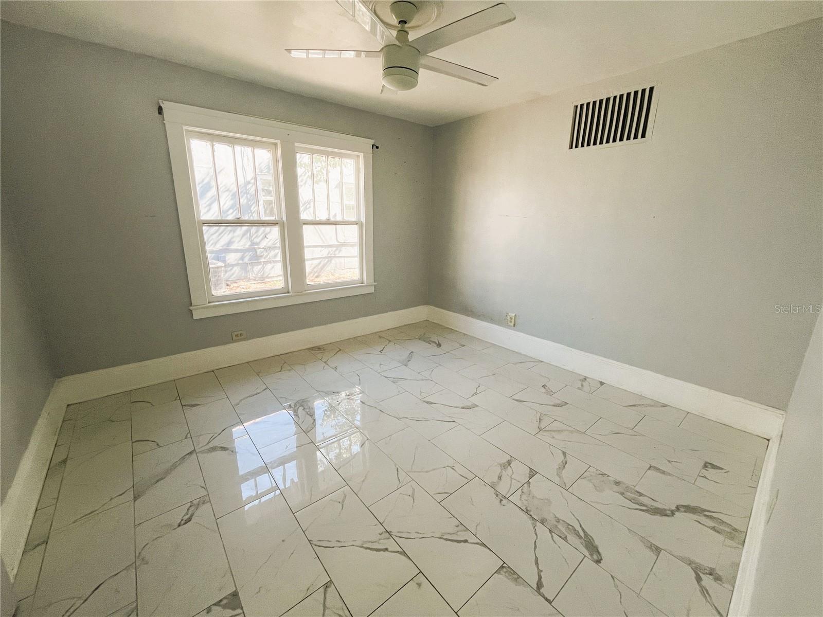 Image 16 of 39 For 318 Hobart Avenue