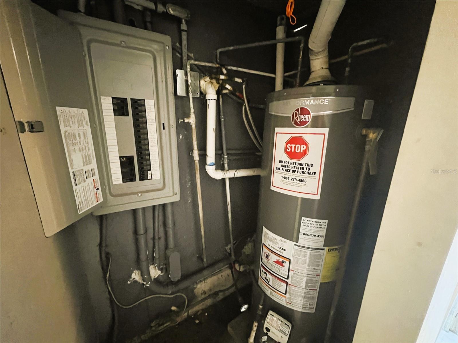 Image 24 of 39 For 318 Hobart Avenue