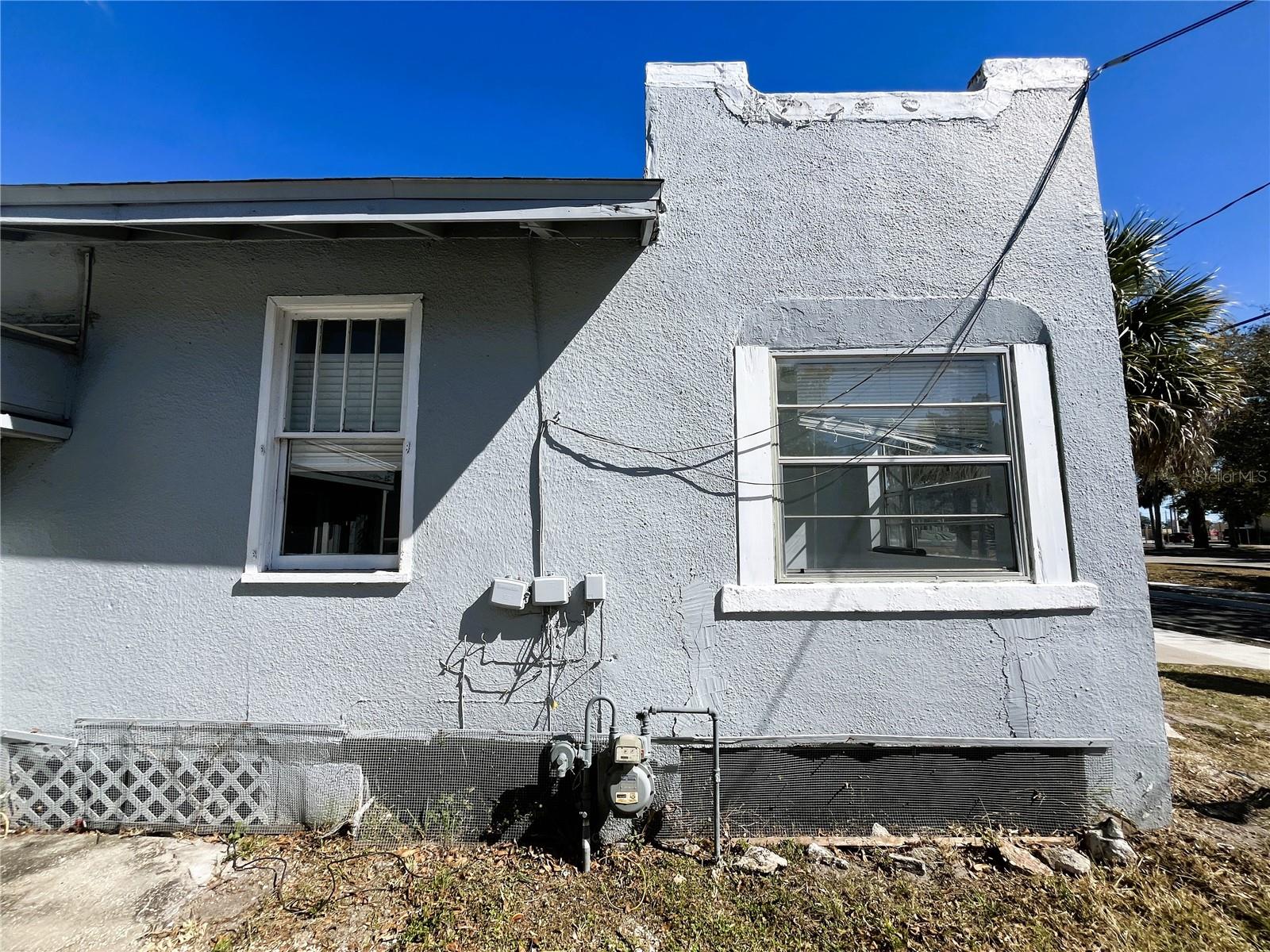 Image 25 of 39 For 318 Hobart Avenue