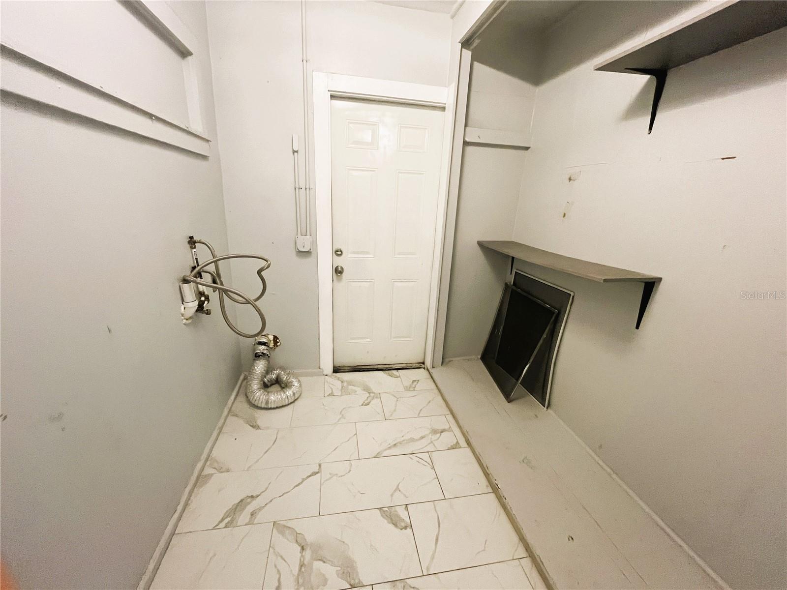 Image 30 of 39 For 318 Hobart Avenue