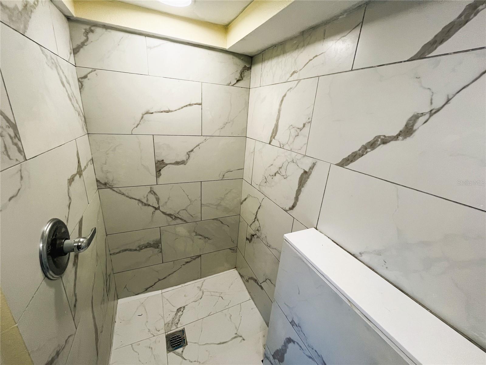 Image 33 of 39 For 318 Hobart Avenue