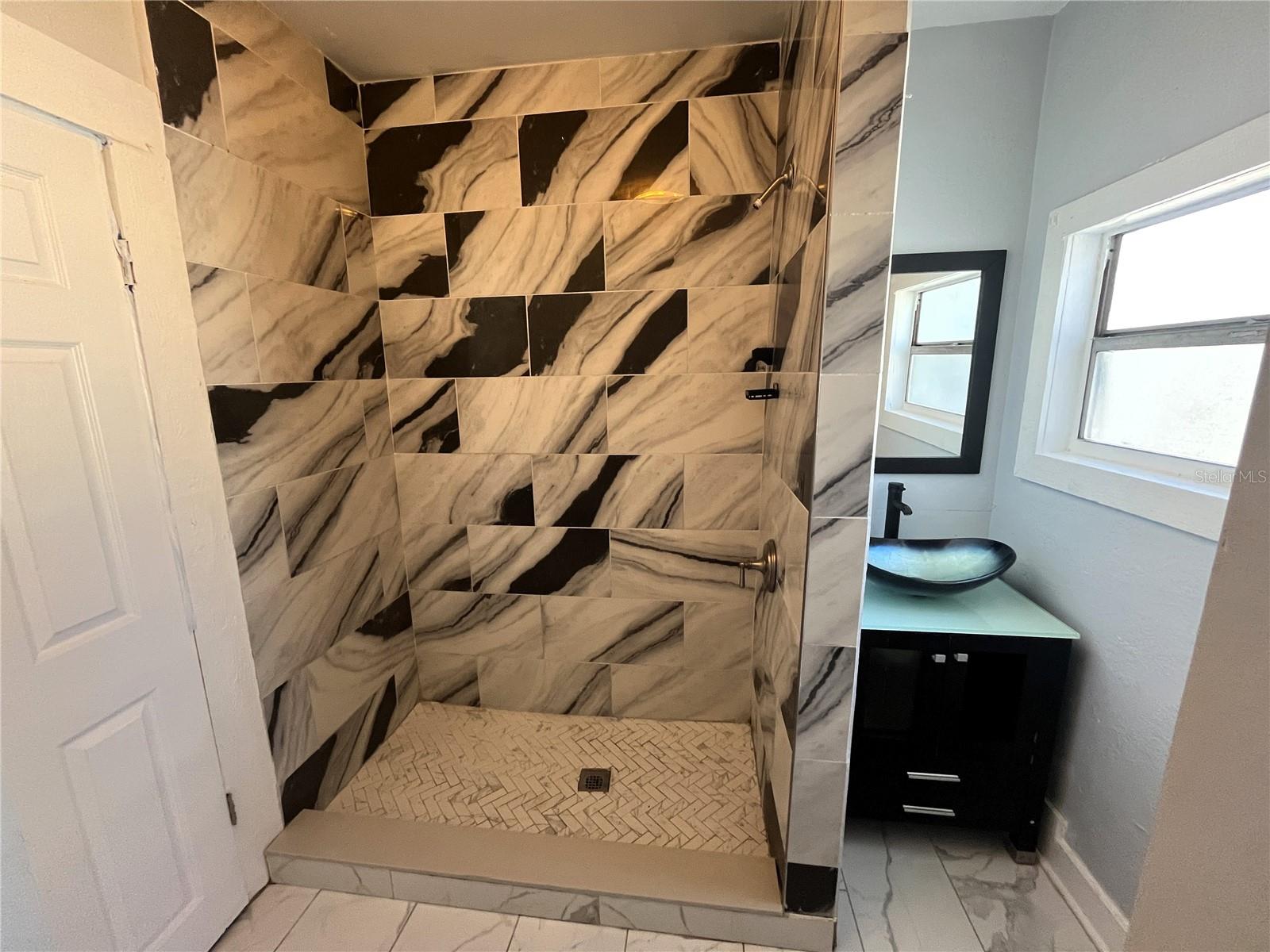 Image 34 of 39 For 318 Hobart Avenue