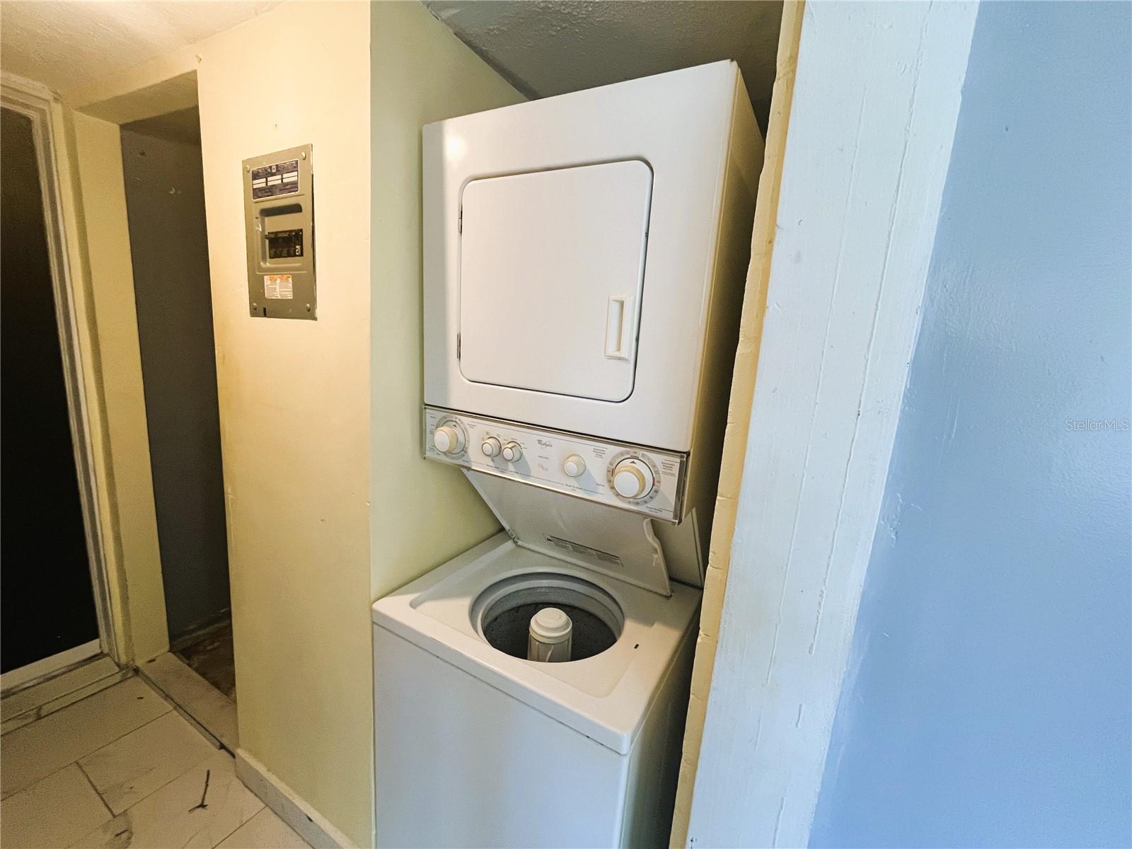 Image 37 of 39 For 318 Hobart Avenue