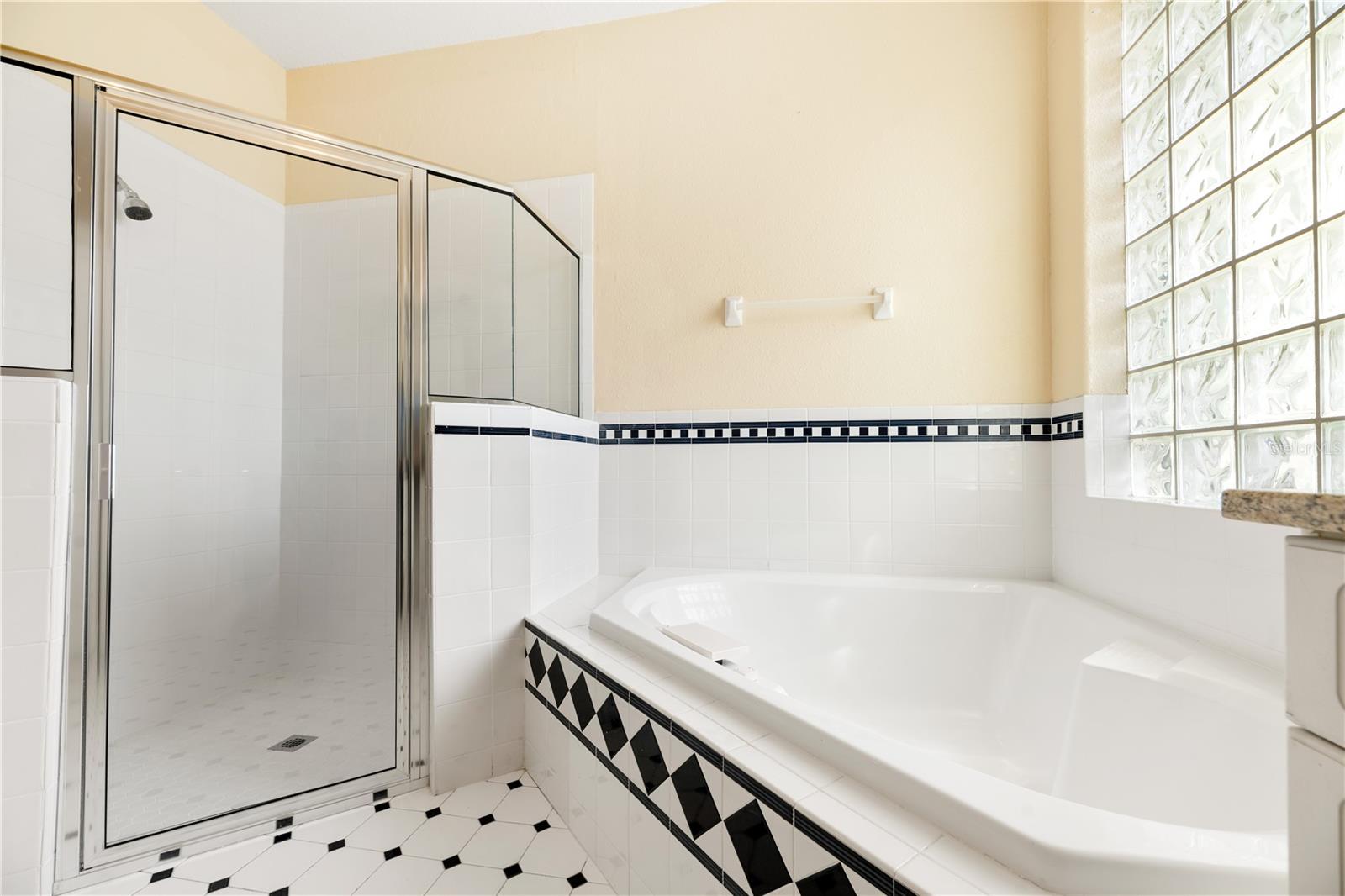 Image 22 of 72 For 8022 Canyon Lake Circle