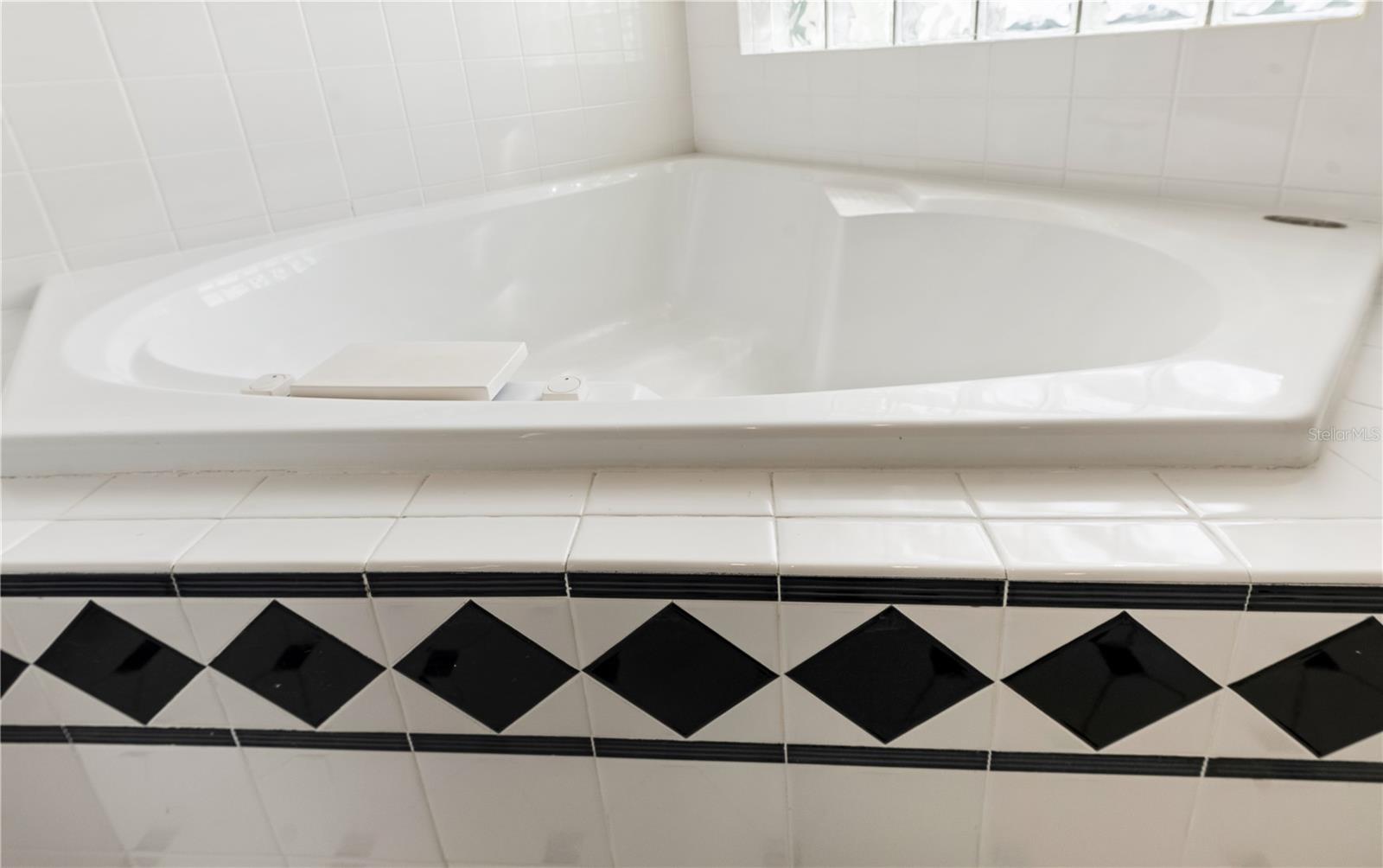 Image 23 of 72 For 8022 Canyon Lake Circle