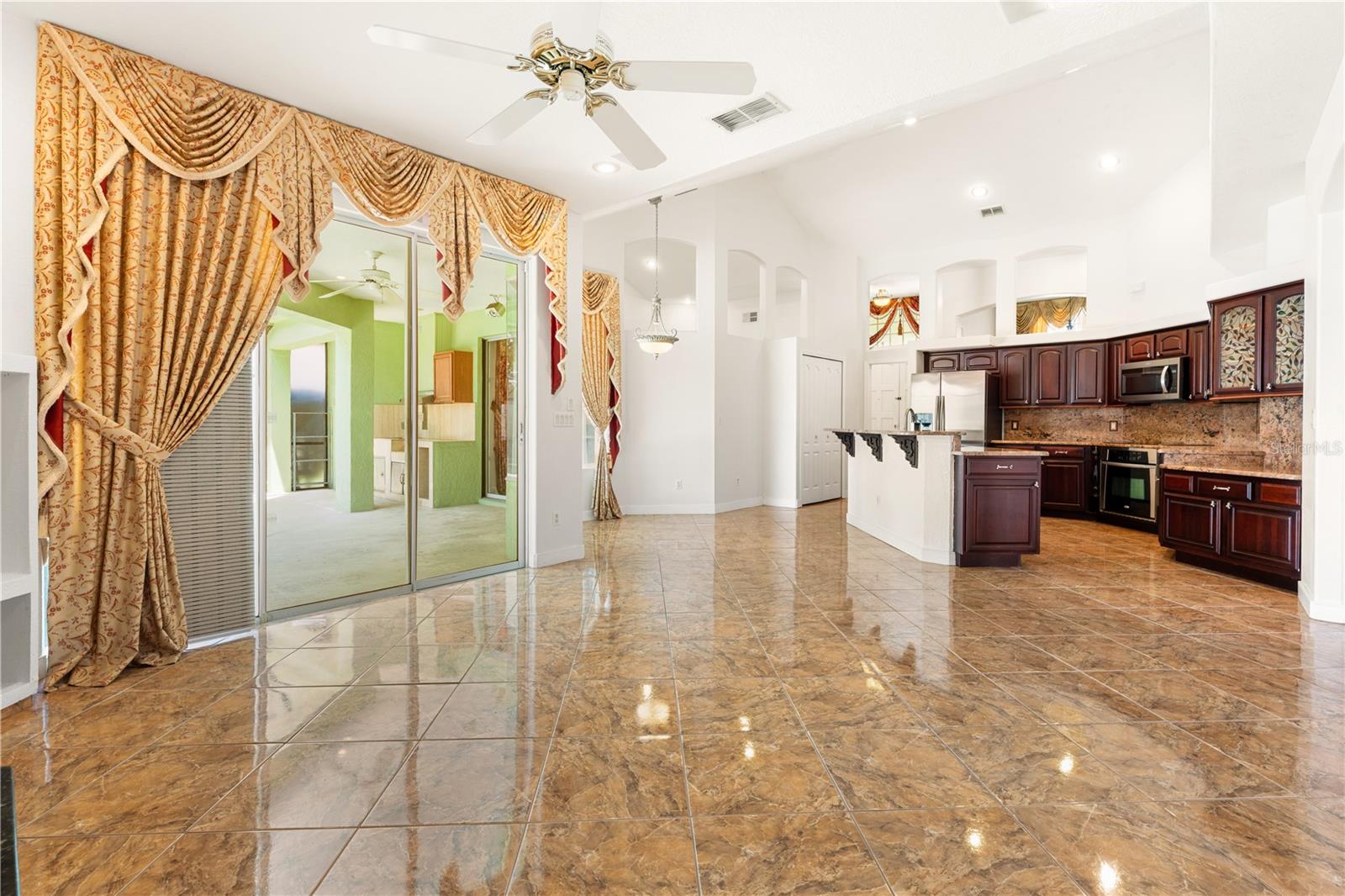 Image 8 of 72 For 8022 Canyon Lake Circle