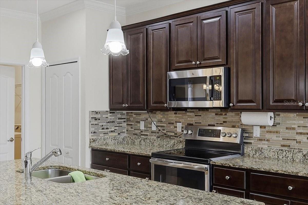 Image 19 of 52 For 21 Lewisdale Lane