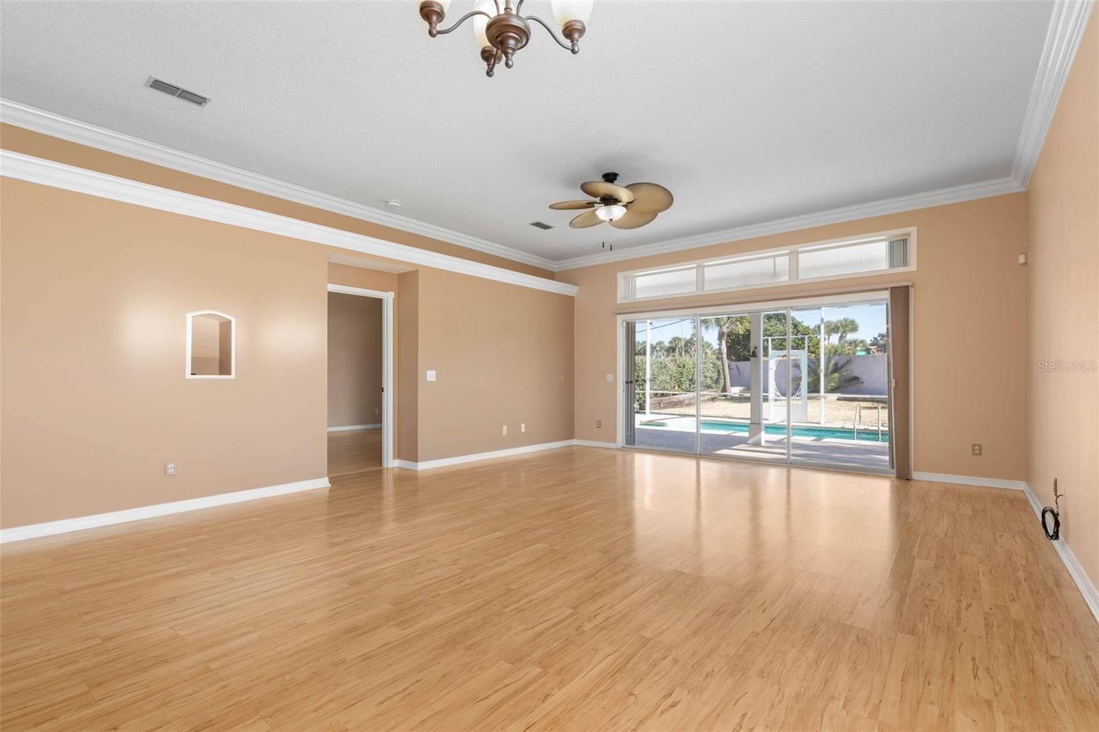 Image 16 of 70 For 204 Sea Woods Drive N