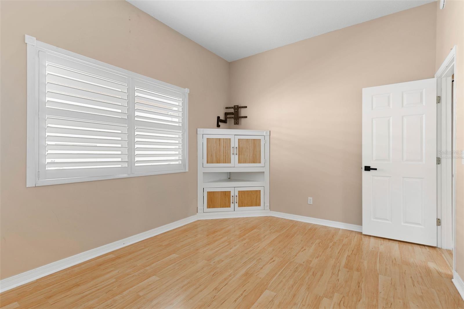 Image 46 of 70 For 204 Sea Woods Drive N