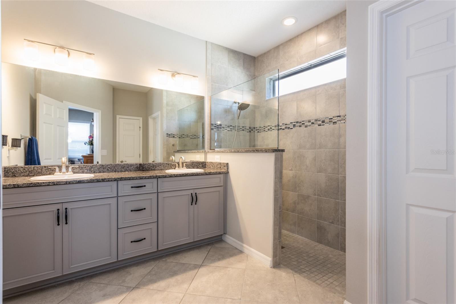 Image 11 of 24 For 43 Lagoon Way