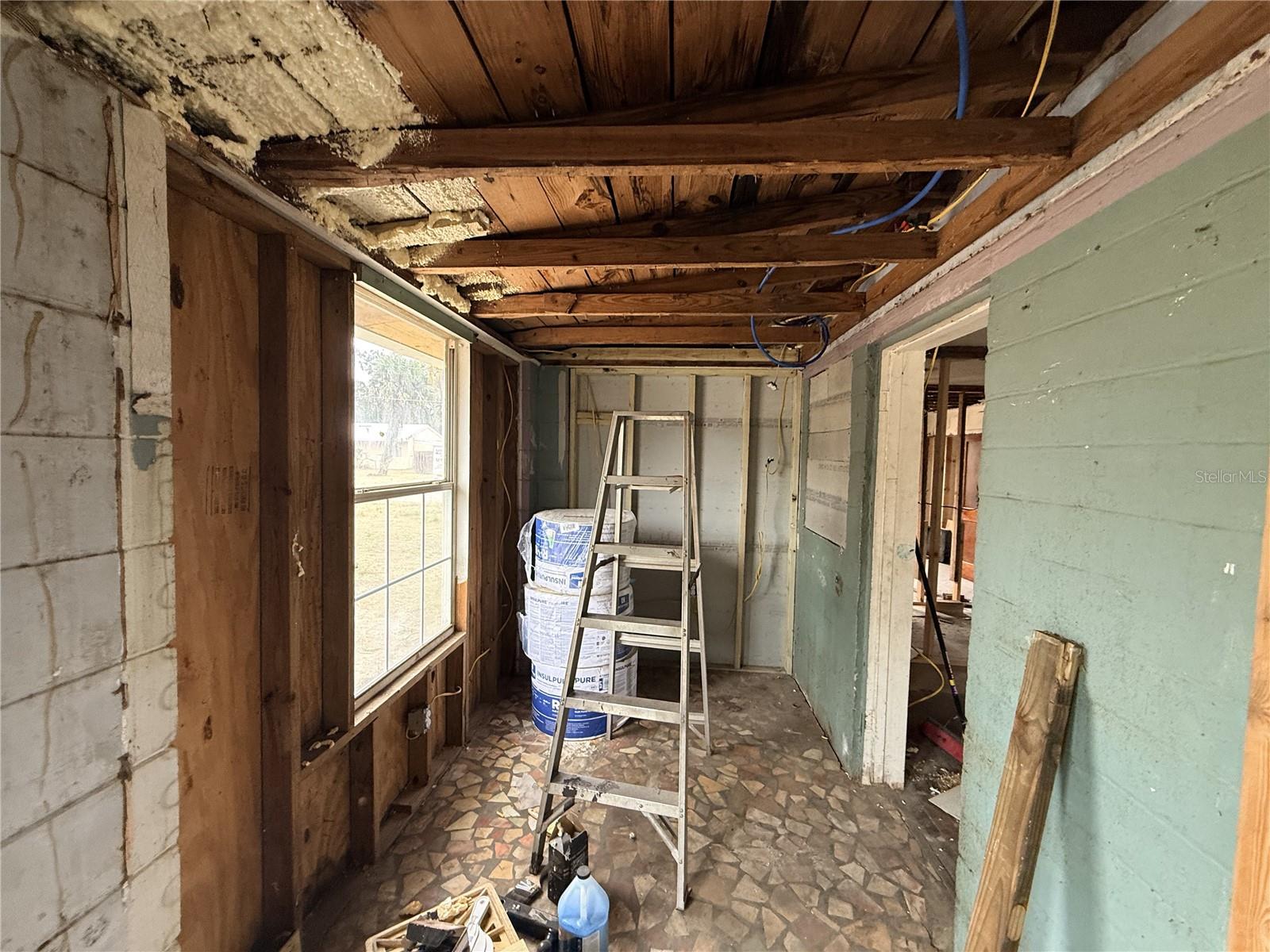 Image 2 of 7 For 283 Newcomb Street