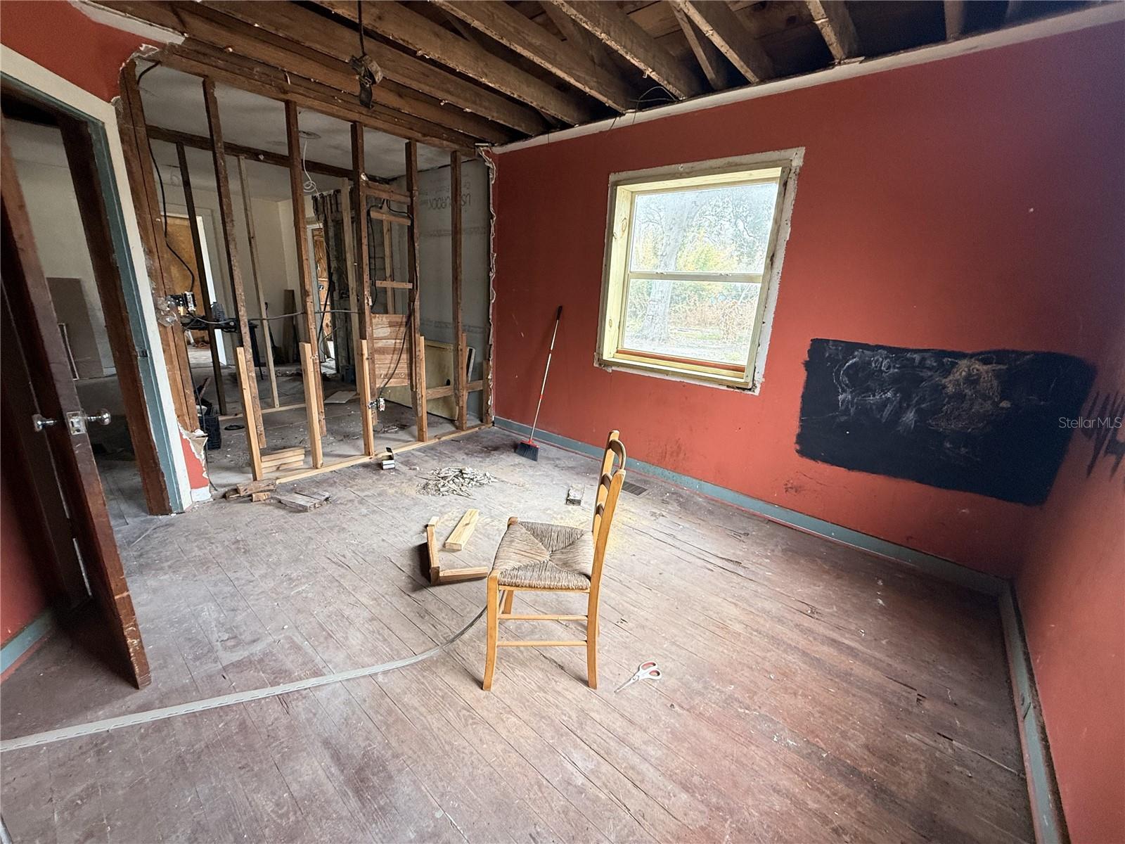 Image 3 of 7 For 283 Newcomb Street