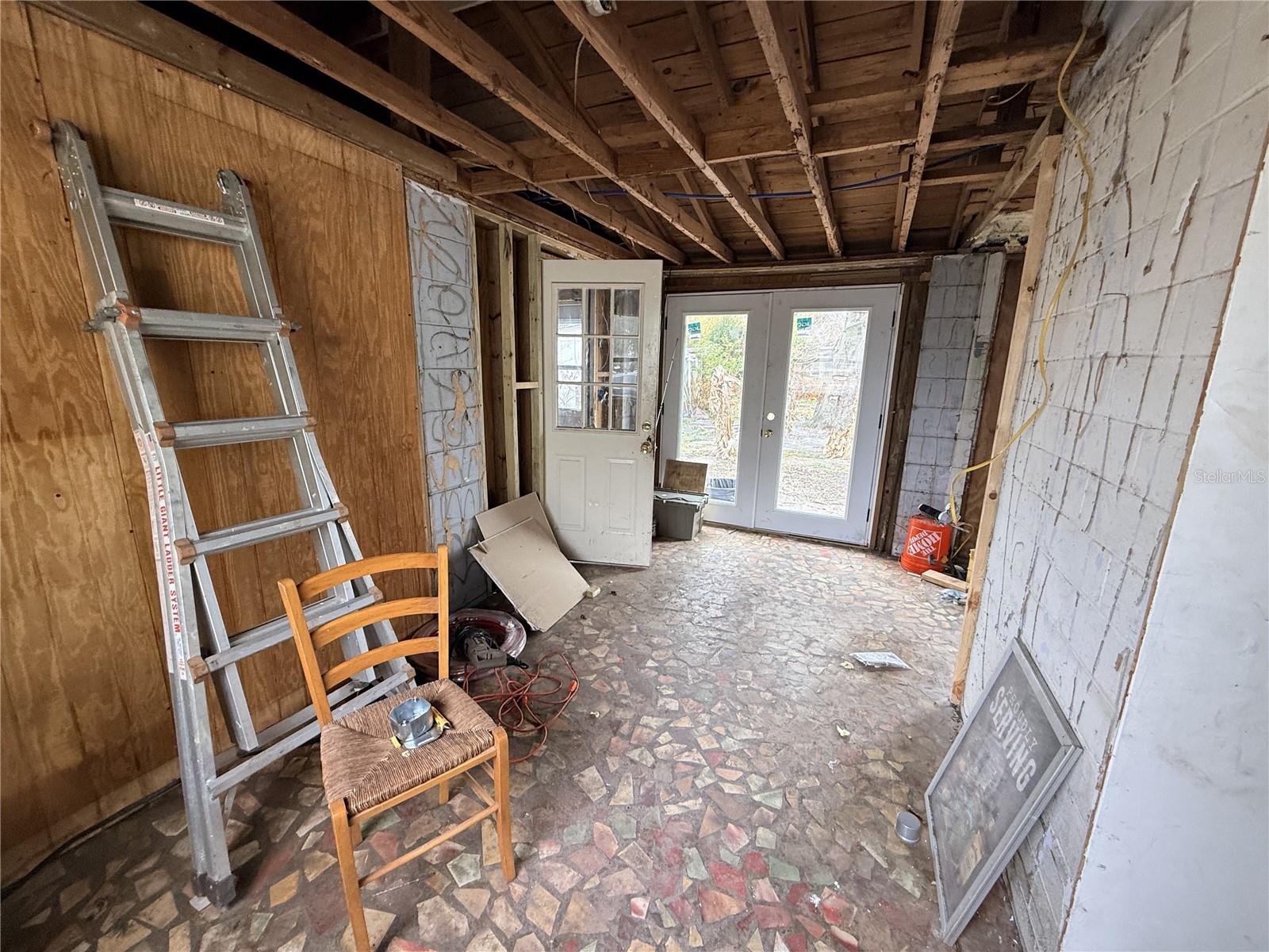 Image 4 of 7 For 283 Newcomb Street