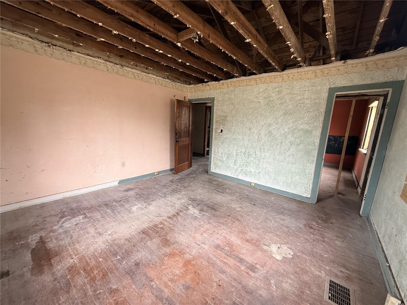 Image 6 of 7 For 283 Newcomb Street