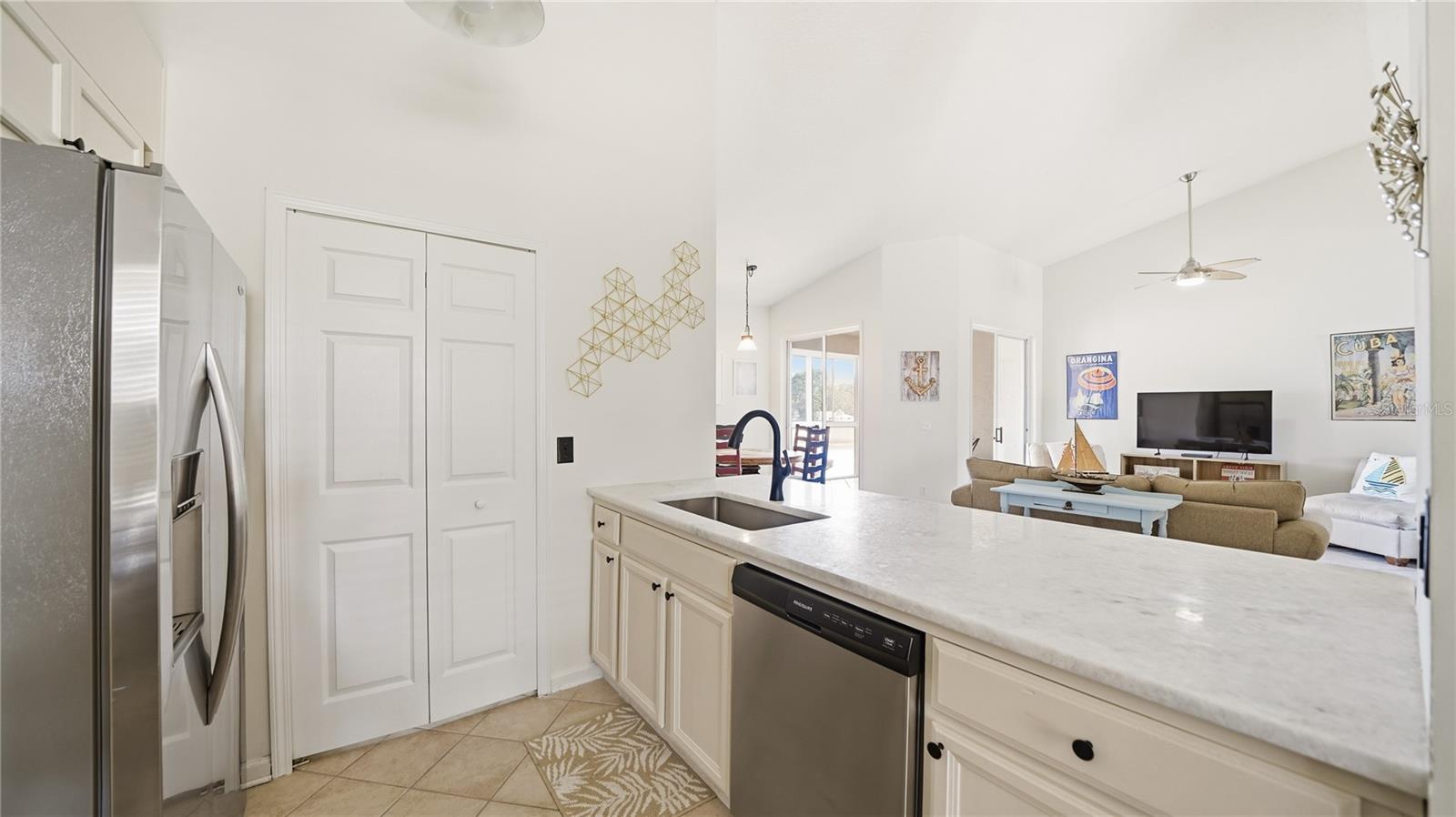 Image 13 of 53 For 705 Augusta Circle 705