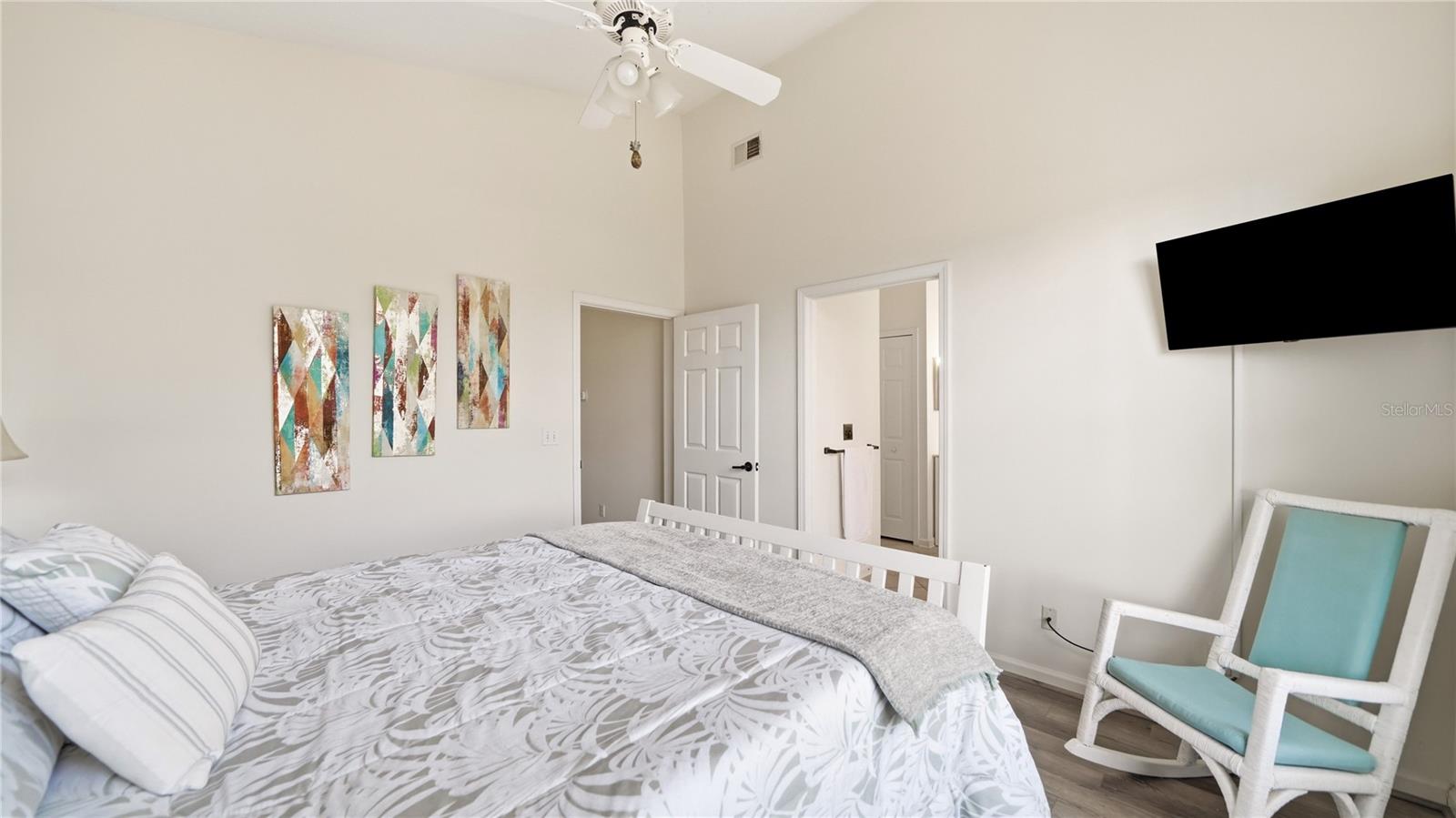 Image 20 of 53 For 705 Augusta Circle 705