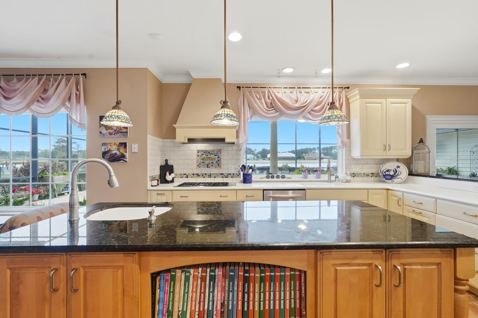 Image 21 of 92 For 10 Magnolia Lane S