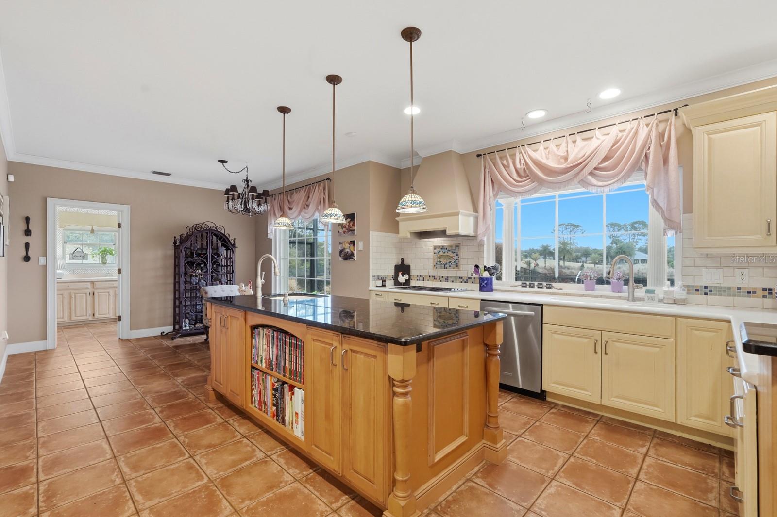 Image 22 of 92 For 10 Magnolia Lane S