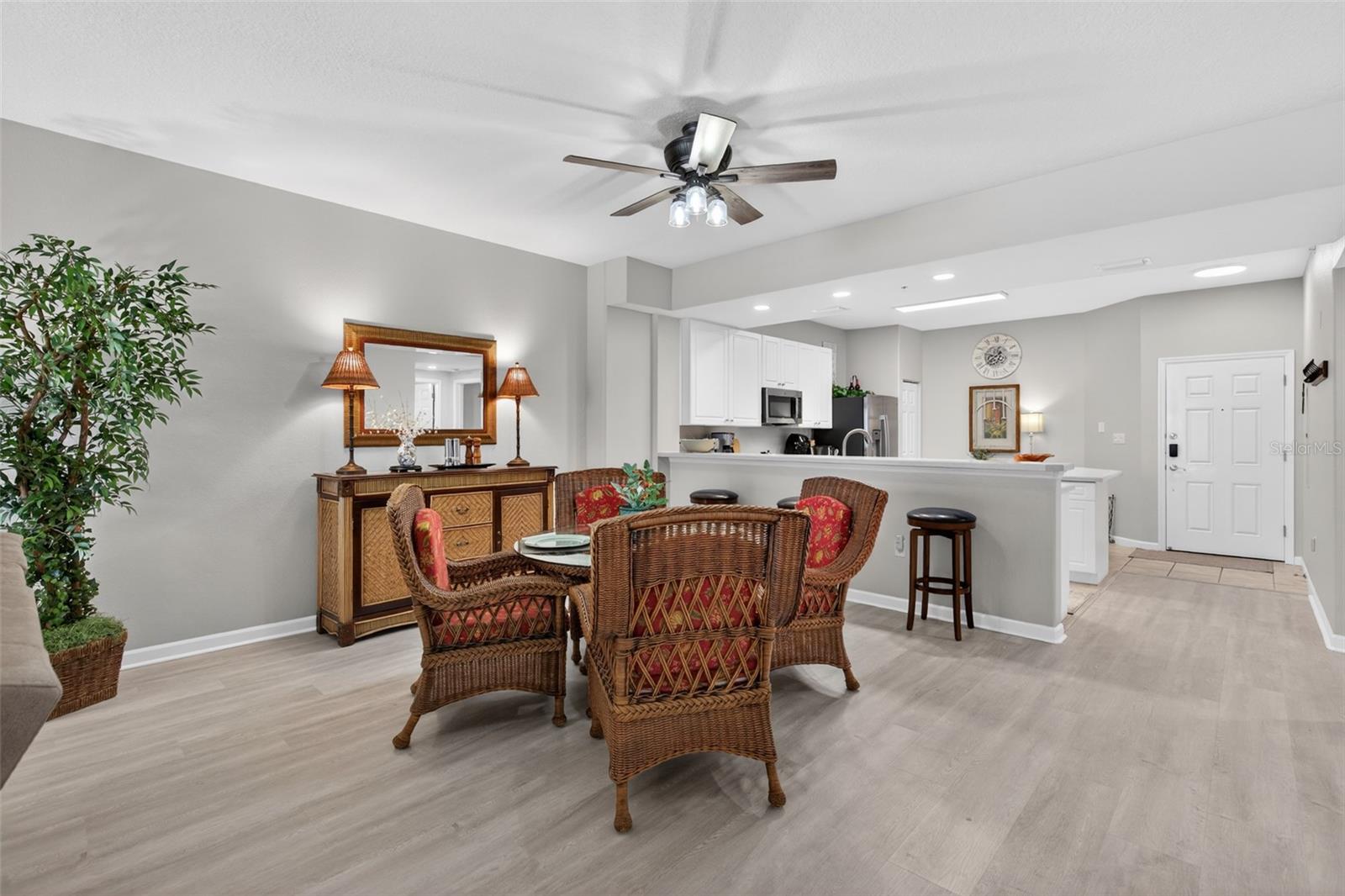 Image 14 of 78 For 80 Surfview Drive 811