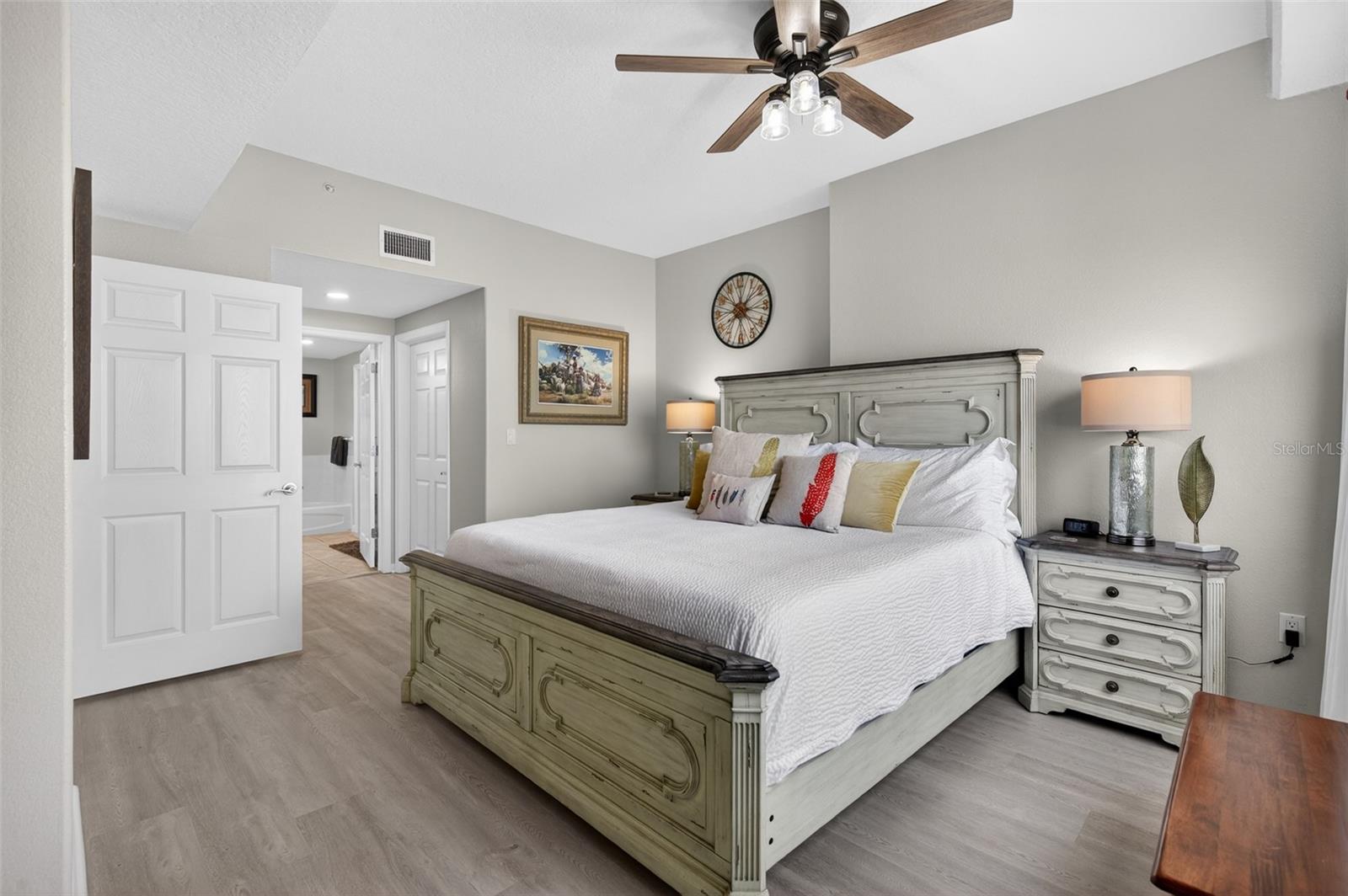 Image 19 of 78 For 80 Surfview Drive 811