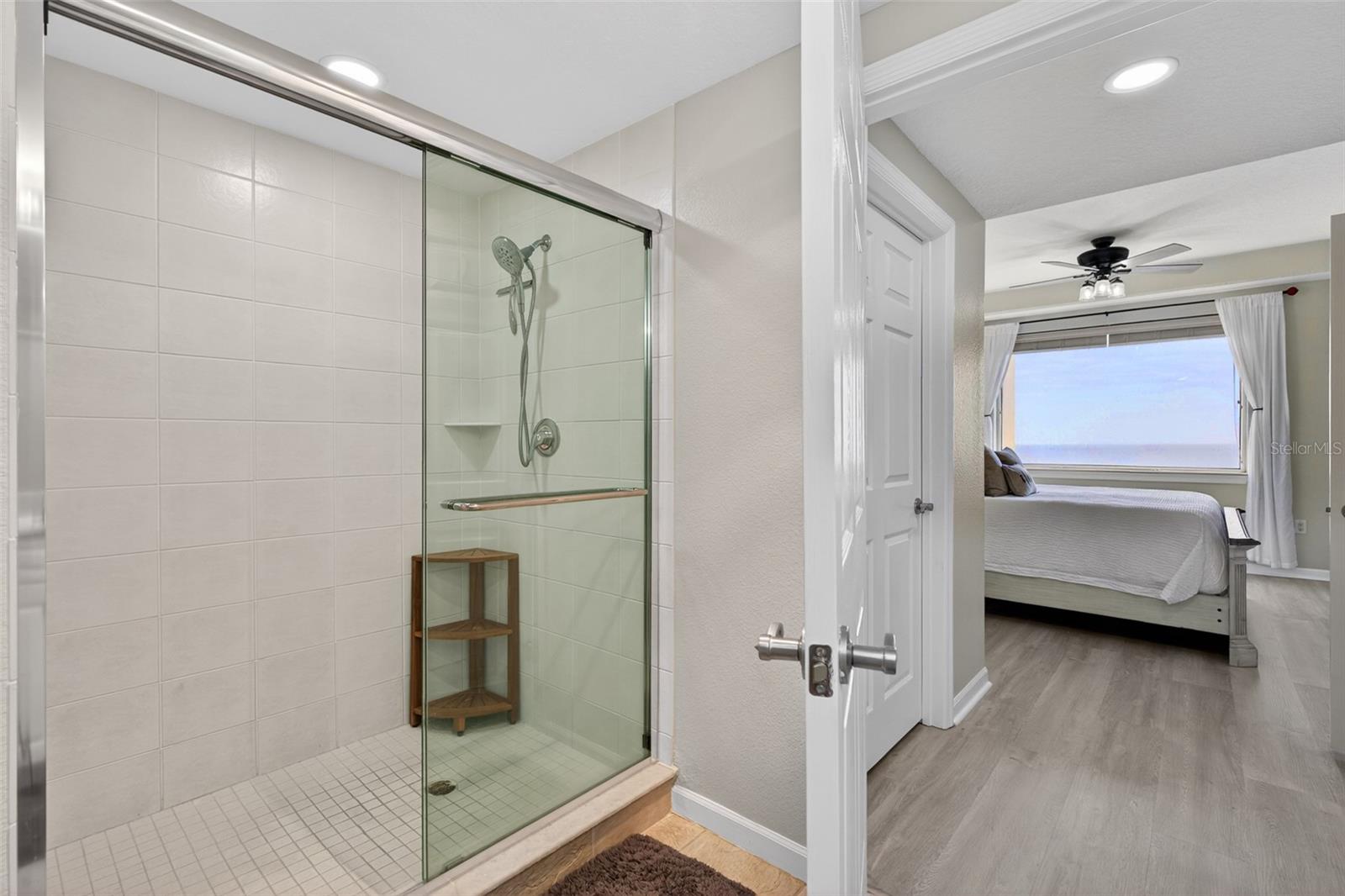 Image 34 of 78 For 80 Surfview Drive 811