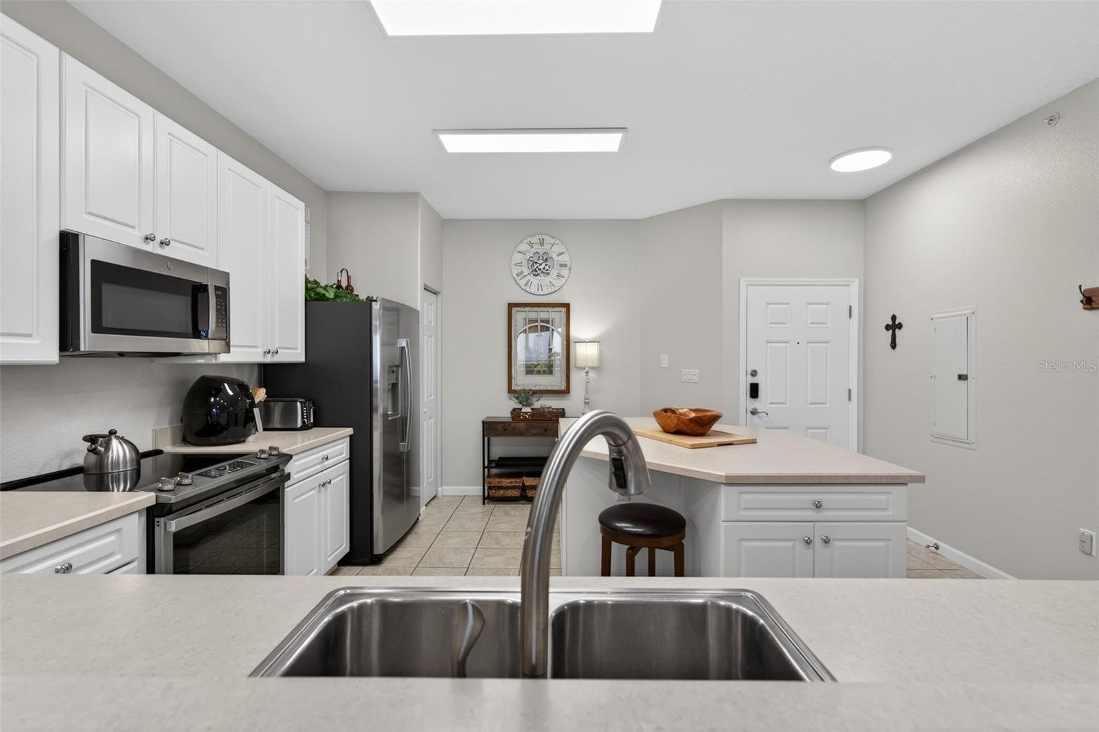 Image 4 of 78 For 80 Surfview Drive 811