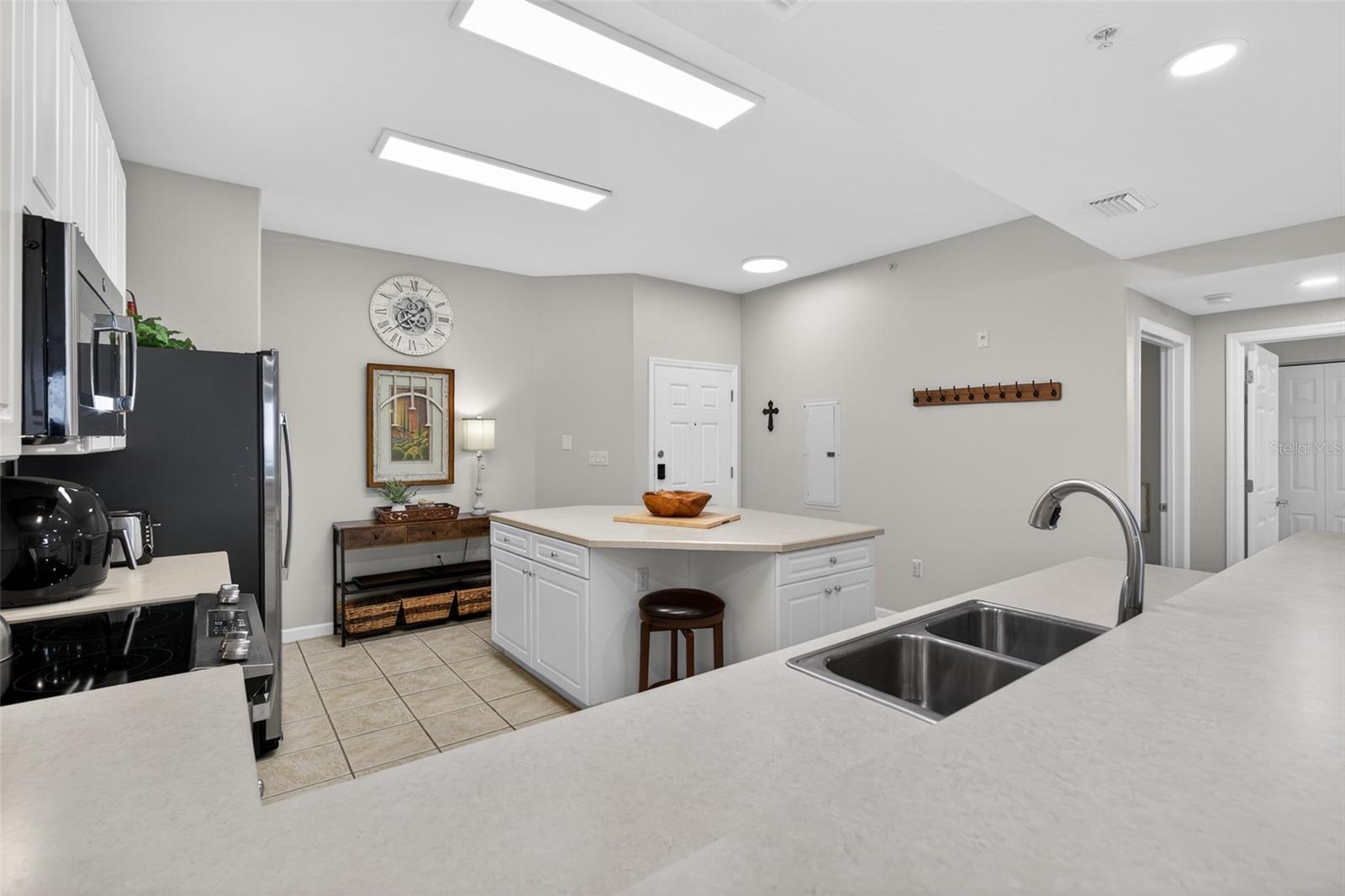 Image 6 of 78 For 80 Surfview Drive 811