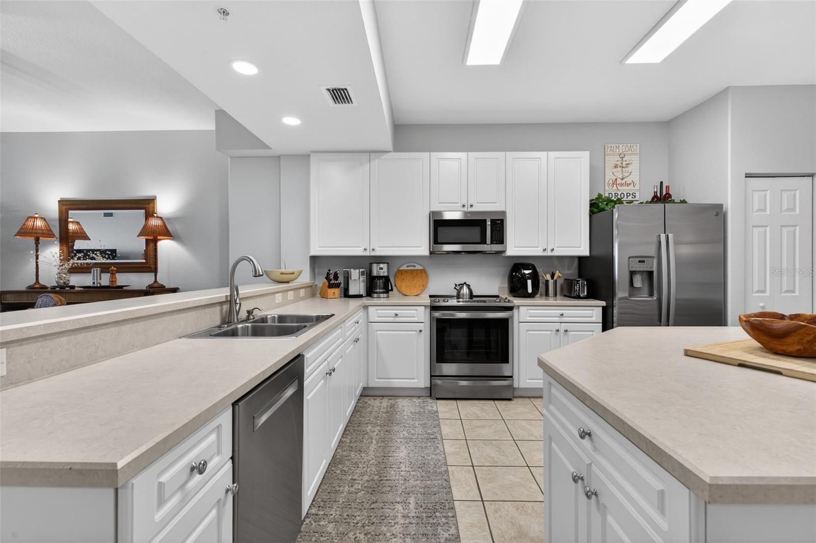 Image 7 of 78 For 80 Surfview Drive 811