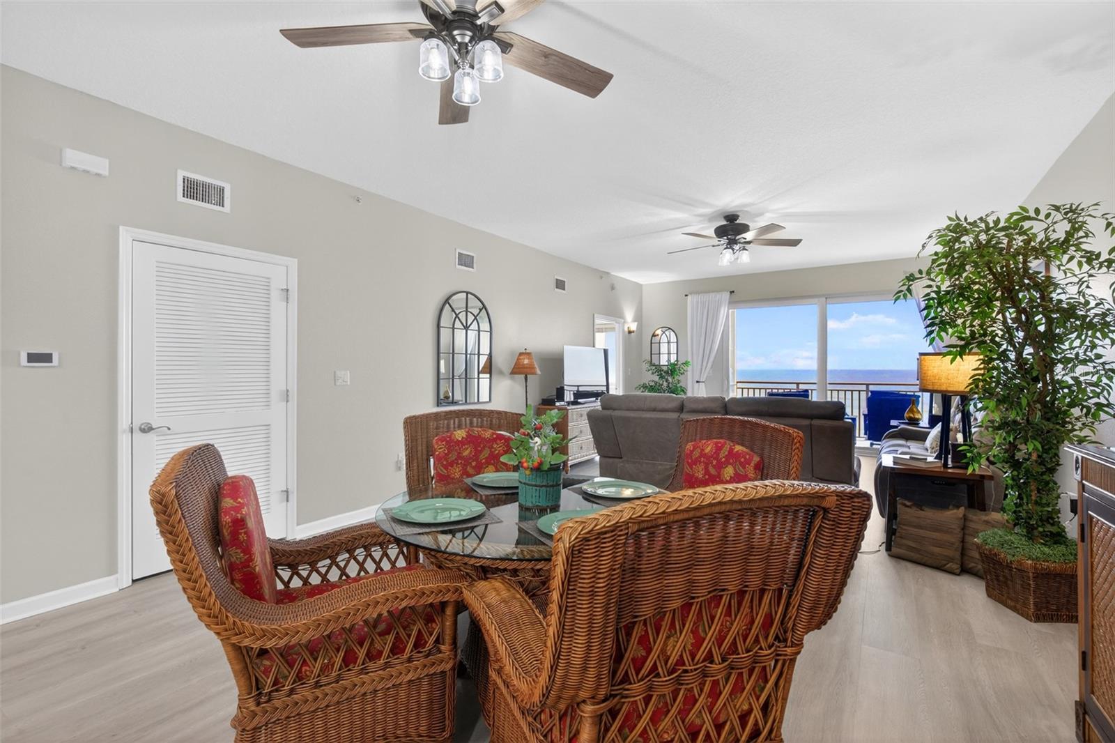 Image 8 of 78 For 80 Surfview Drive 811