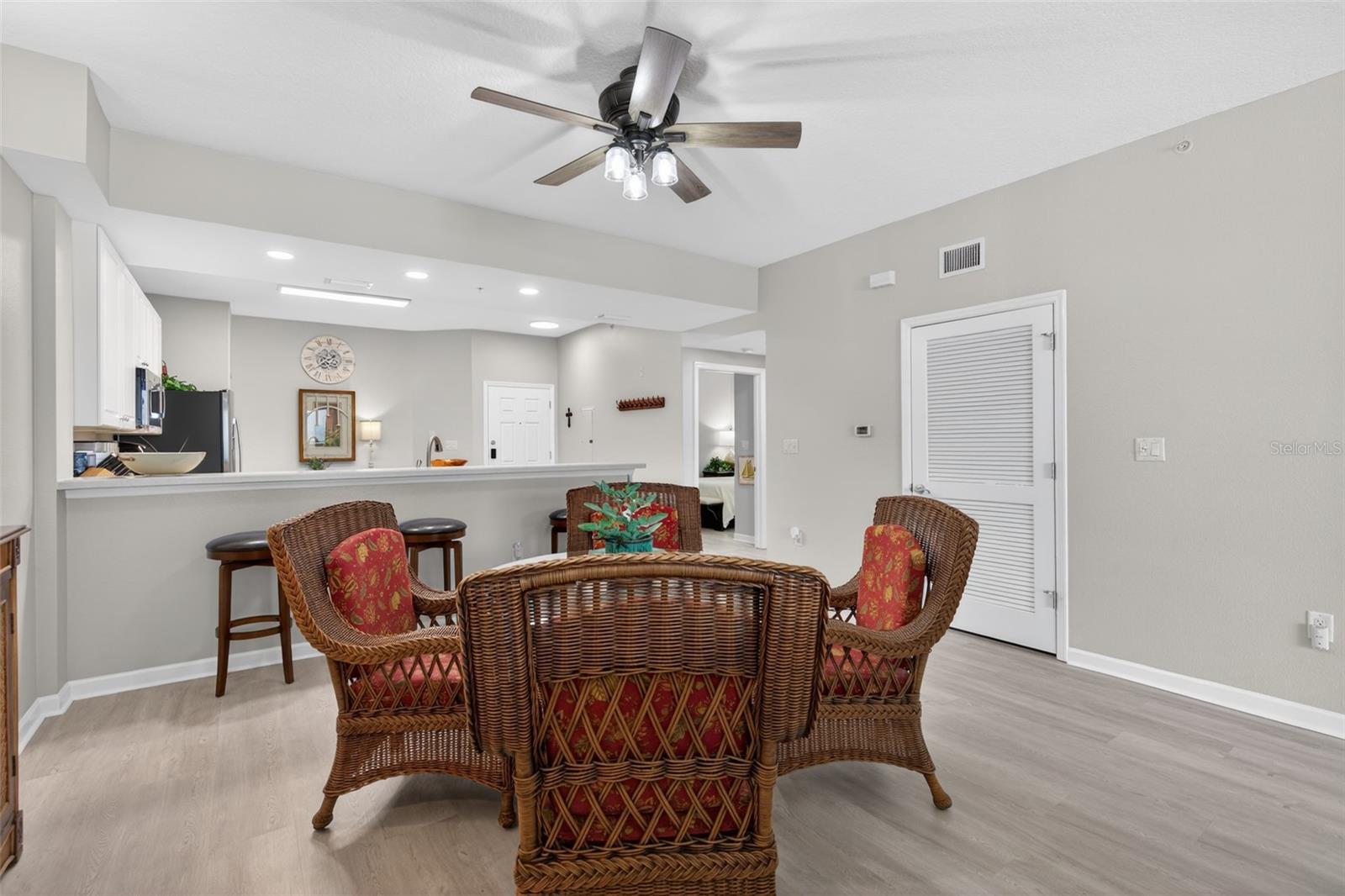 Image 9 of 78 For 80 Surfview Drive 811