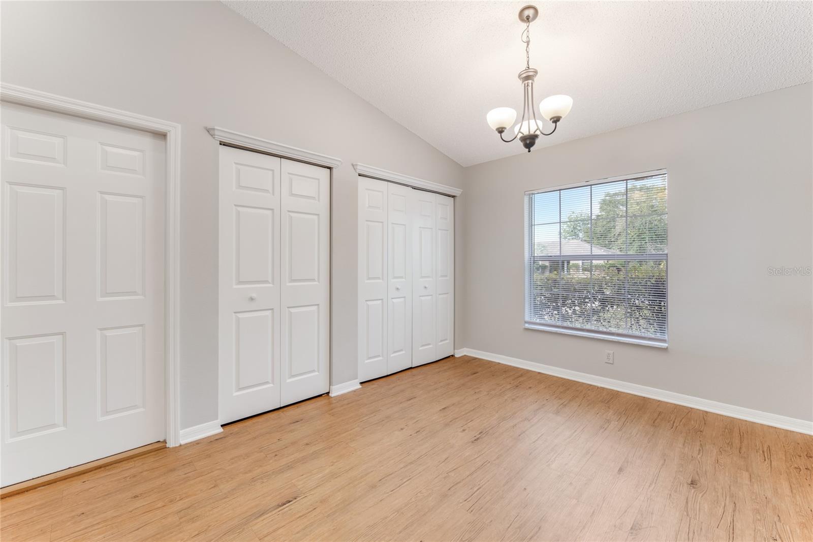 Image 4 of 26 For 209 Parkview Drive