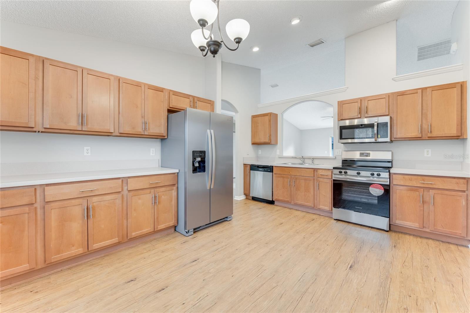 Image 5 of 26 For 209 Parkview Drive