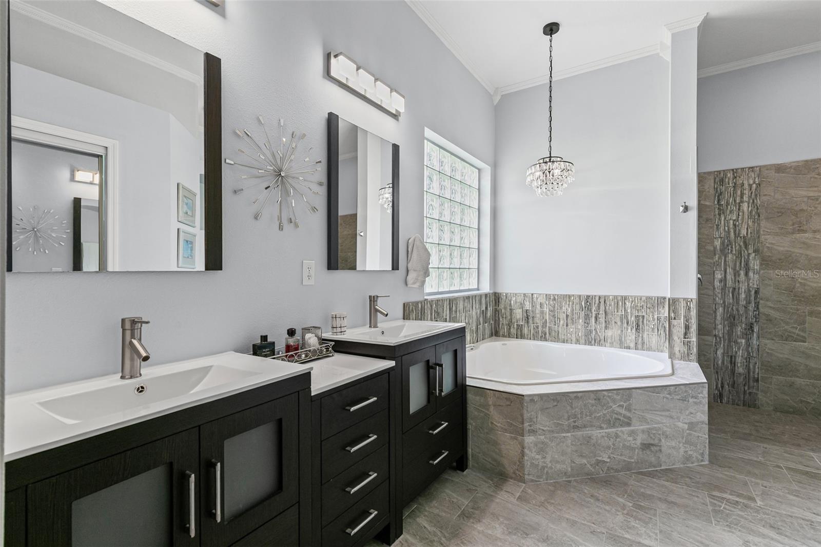 Image 27 of 63 For 13 Village View Drive