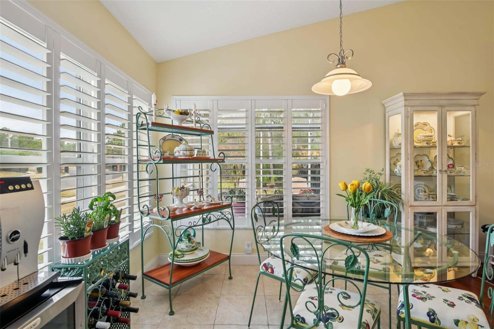 Image 17 of 79 For 1433 Areca Palm Drive