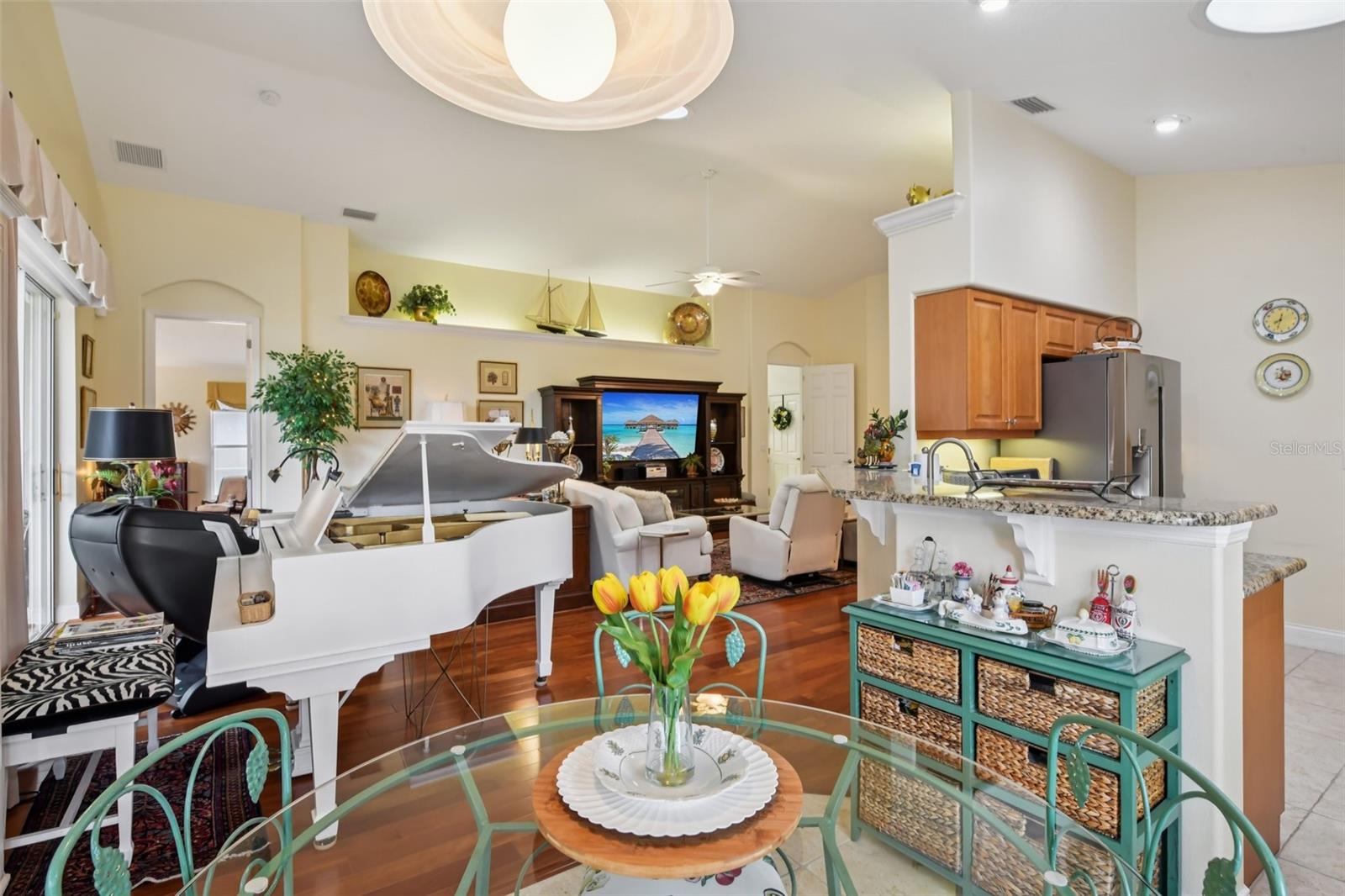 Image 18 of 79 For 1433 Areca Palm Drive