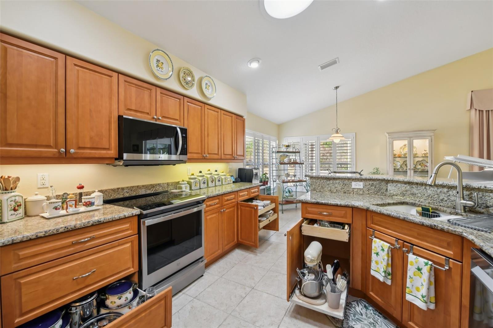 Image 23 of 79 For 1433 Areca Palm Drive