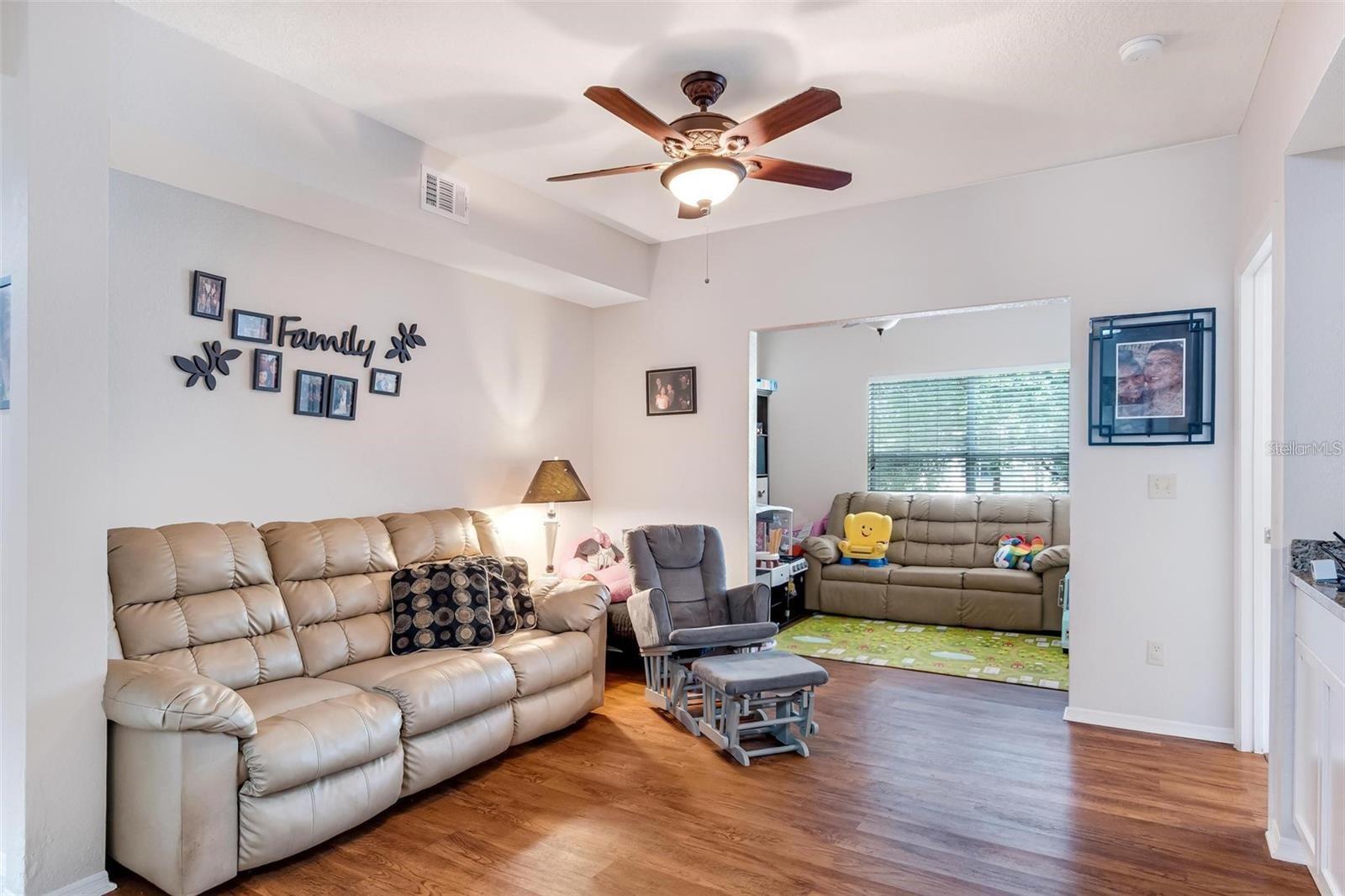 Image 11 of 35 For 829 Camargo Way 209