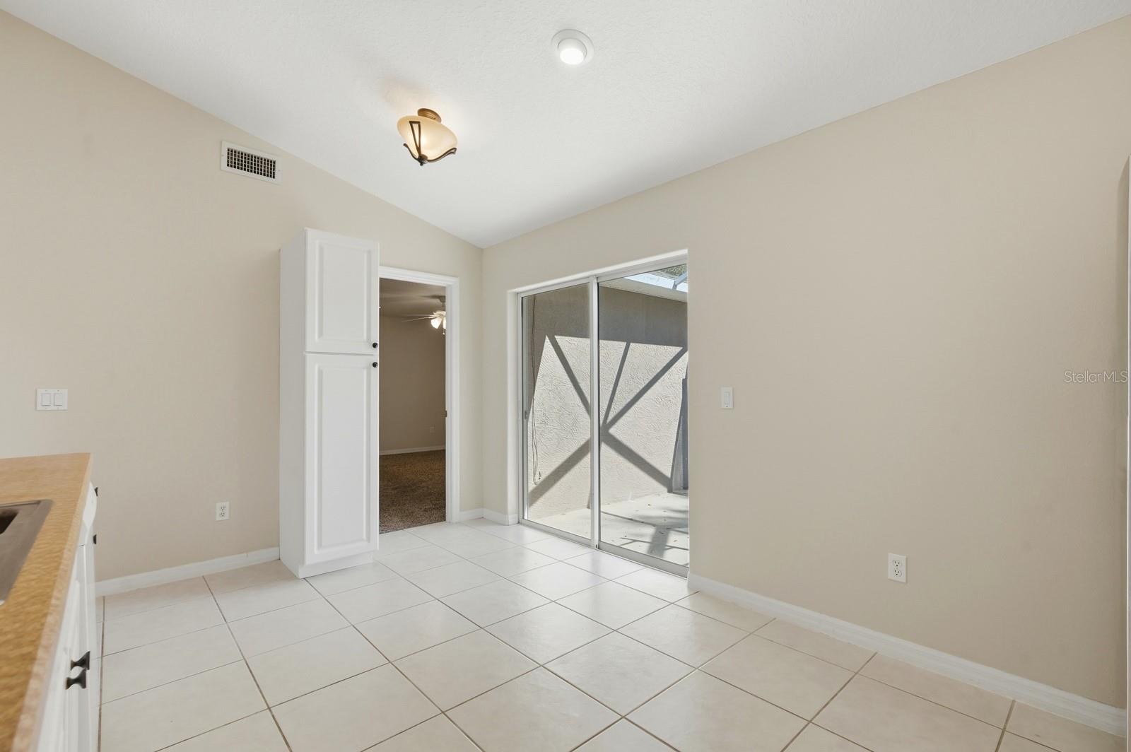 Image 11 of 31 For 5 Lynn Place A