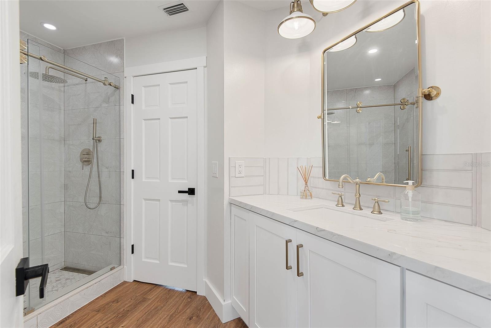 Image 30 of 100 For 15 Colony Court