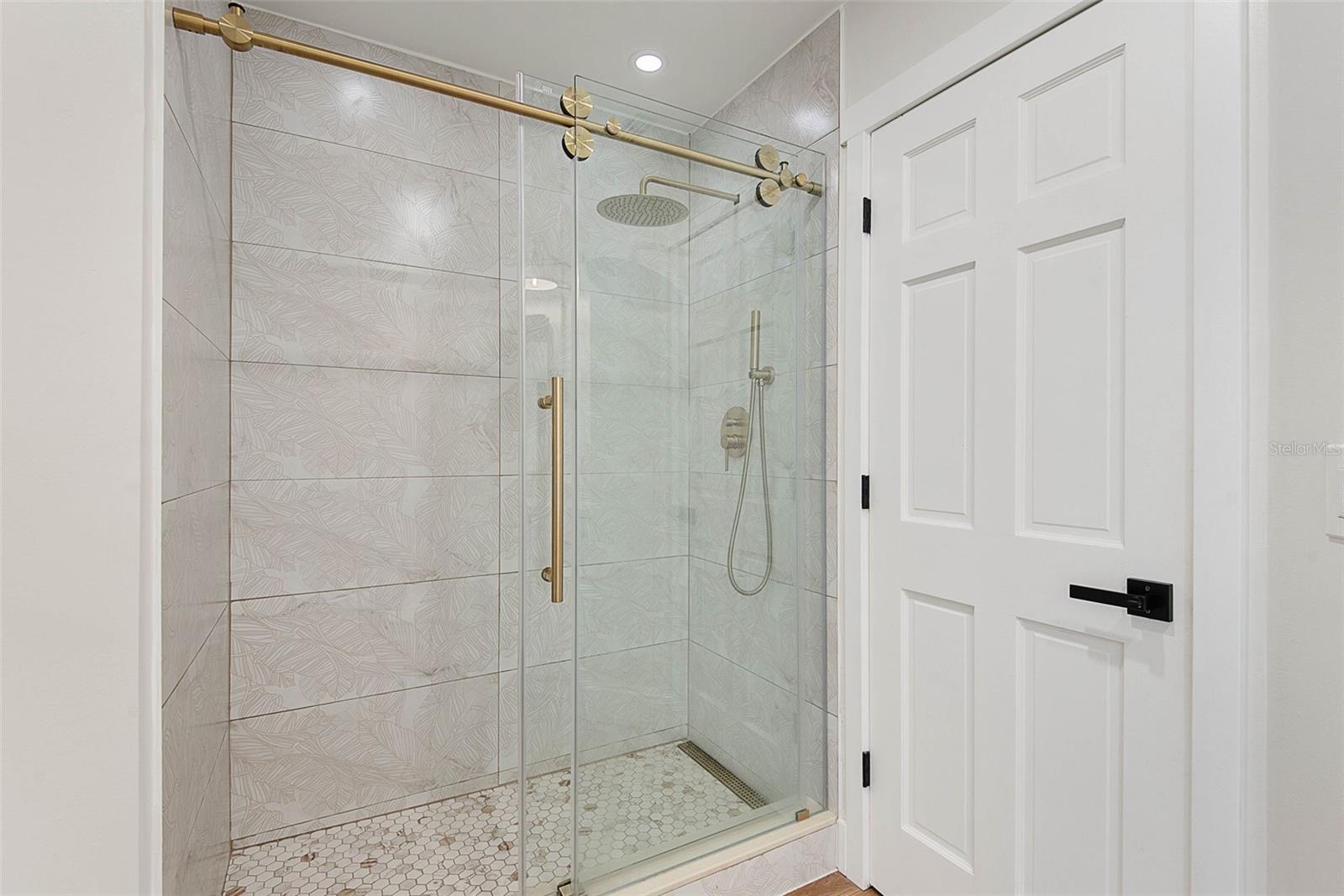 Image 31 of 100 For 15 Colony Court