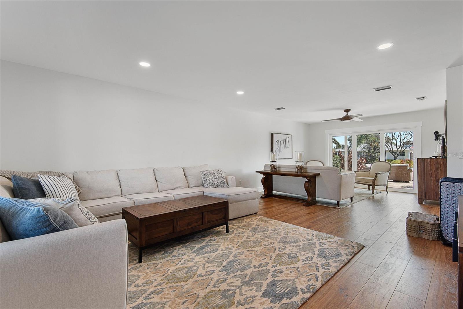 Image 6 of 100 For 15 Colony Court