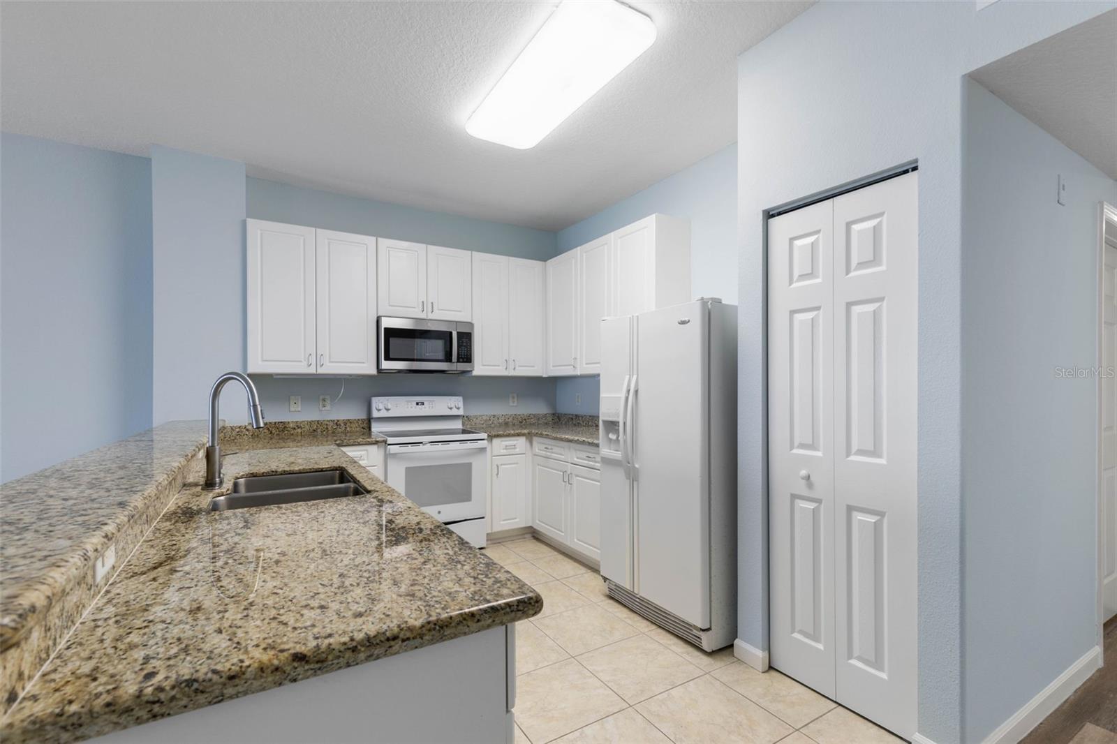 Image 17 of 84 For 80 Surfview Drive 815