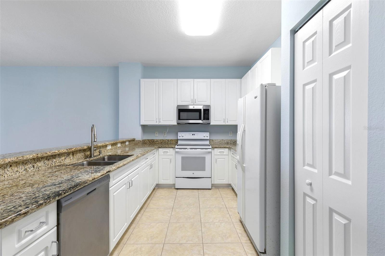 Image 18 of 84 For 80 Surfview Drive 815