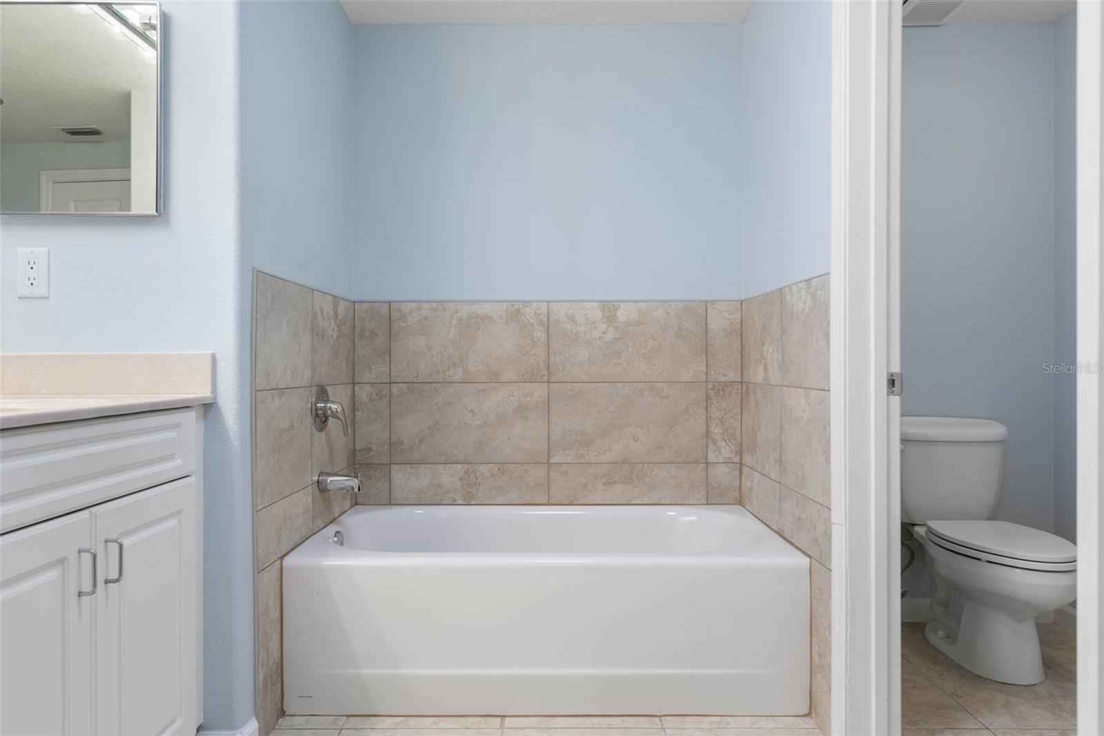 Image 27 of 84 For 80 Surfview Drive 815