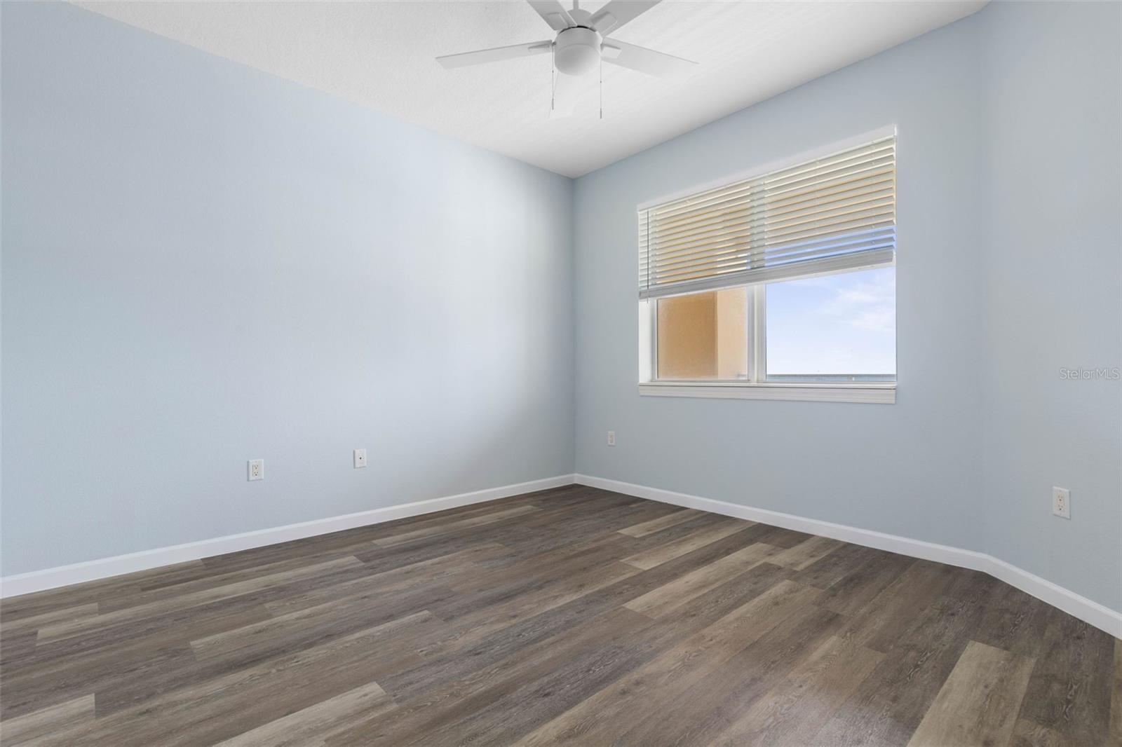 Image 34 of 84 For 80 Surfview Drive 815