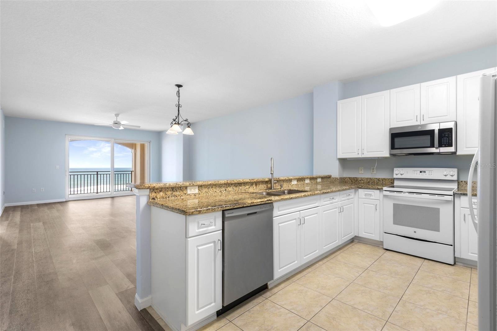 Image 4 of 84 For 80 Surfview Drive 815