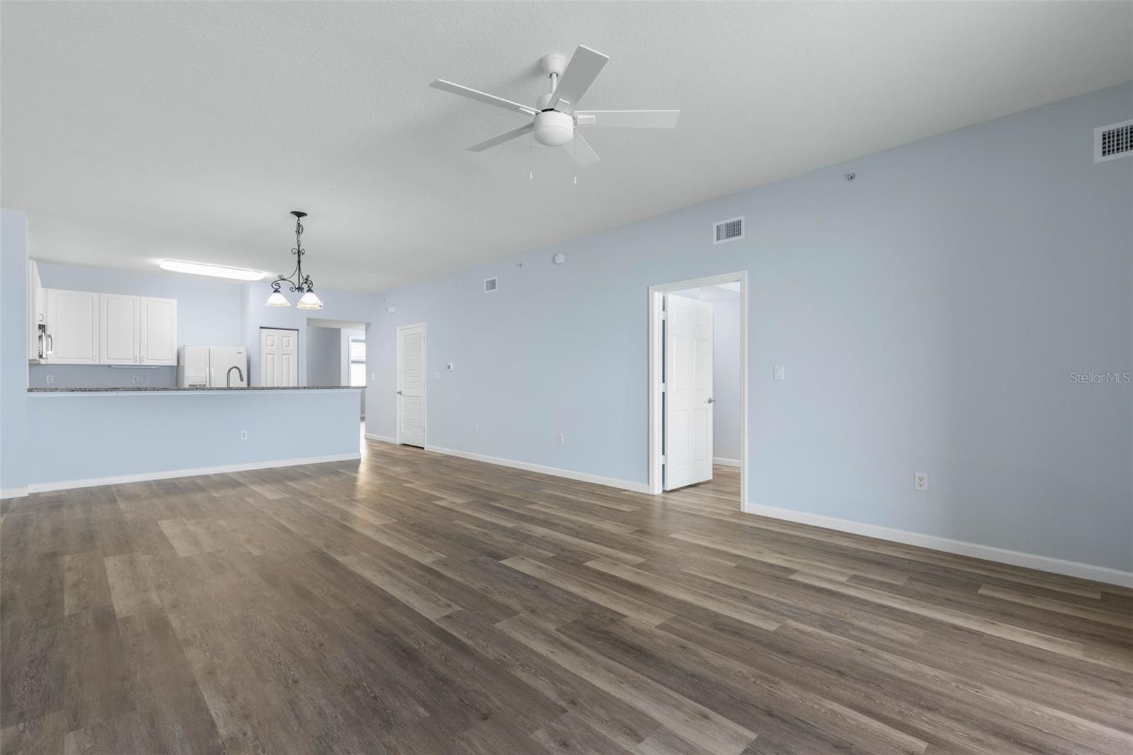 Image 7 of 84 For 80 Surfview Drive 815