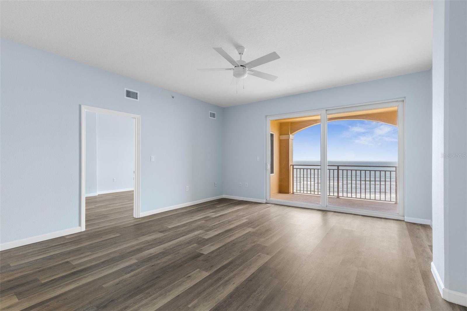 Image 8 of 84 For 80 Surfview Drive 815