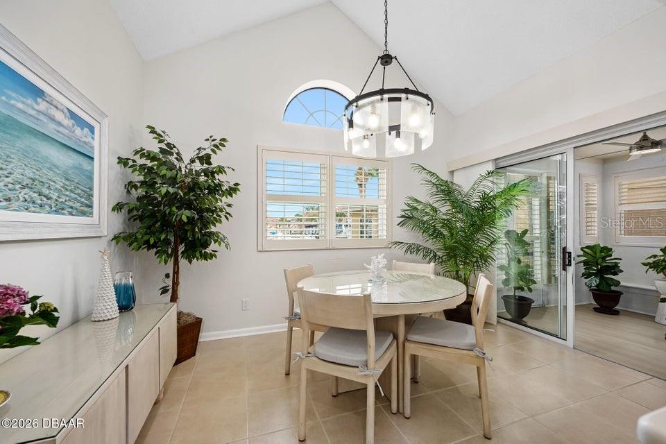 Image 21 of 38 For 25 Marina Point Place