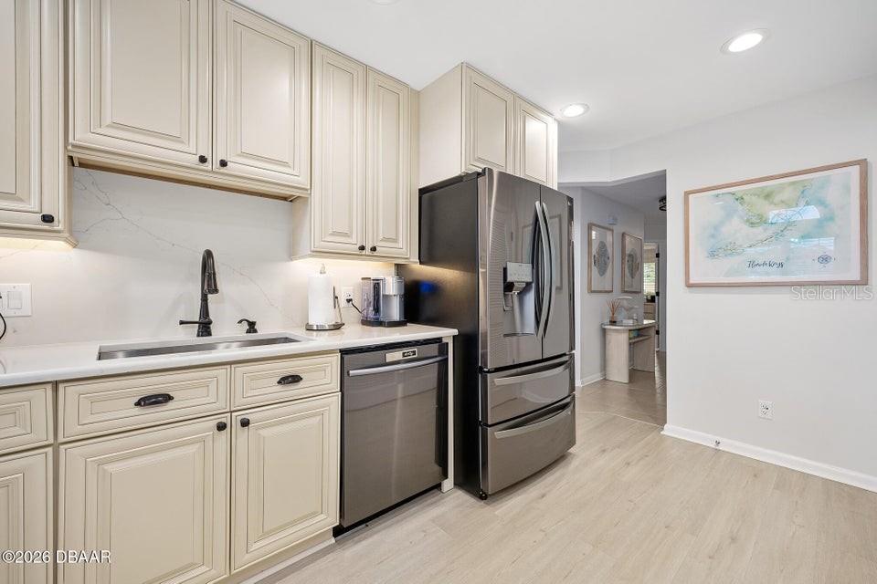 Image 25 of 38 For 25 Marina Point Place